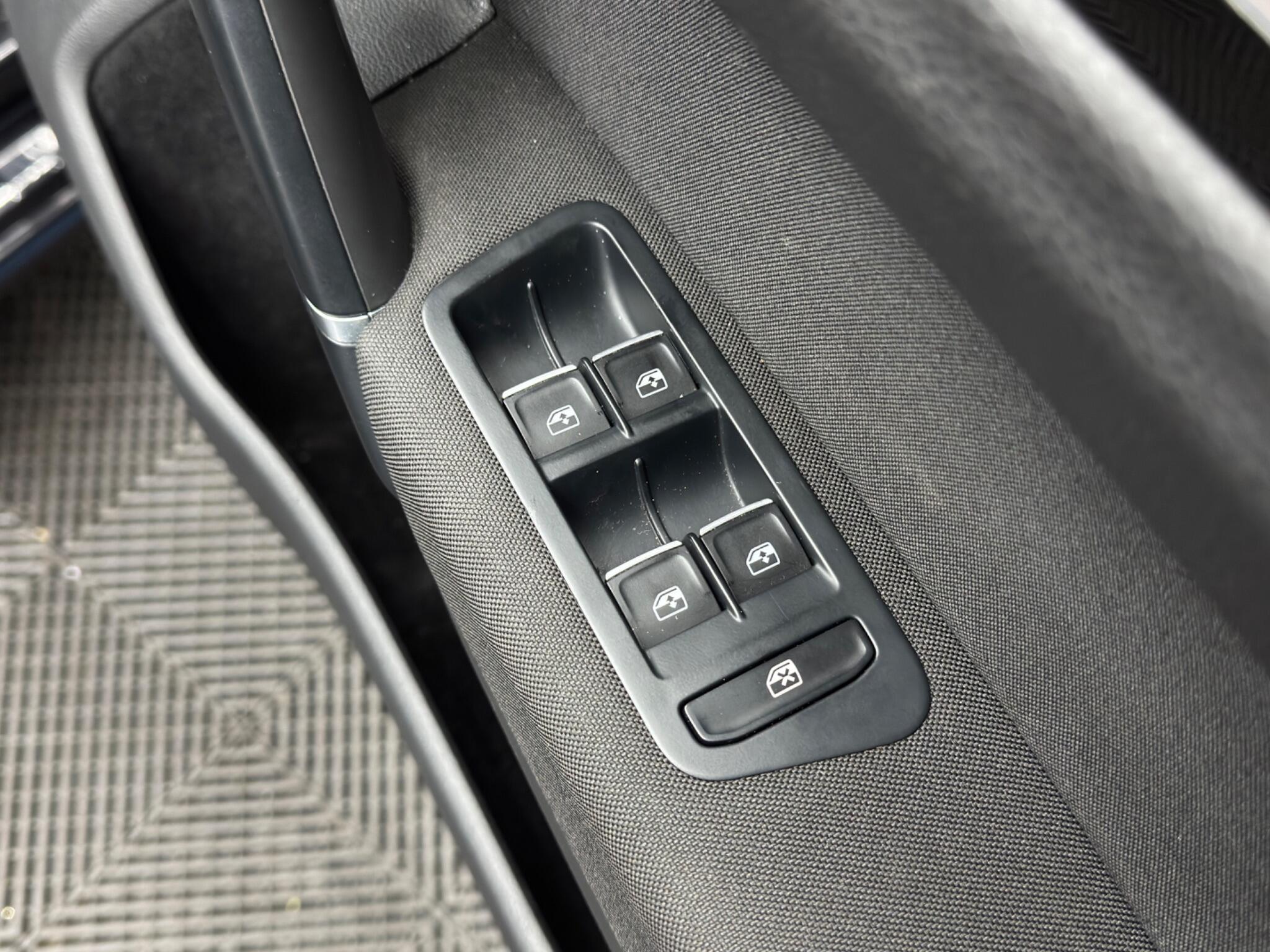 Volkswagen GOLF SV - Image 44