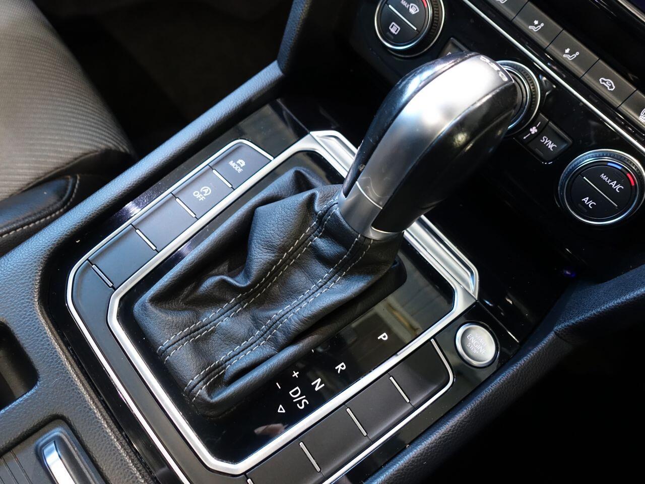 Volkswagen Passat - Image 31