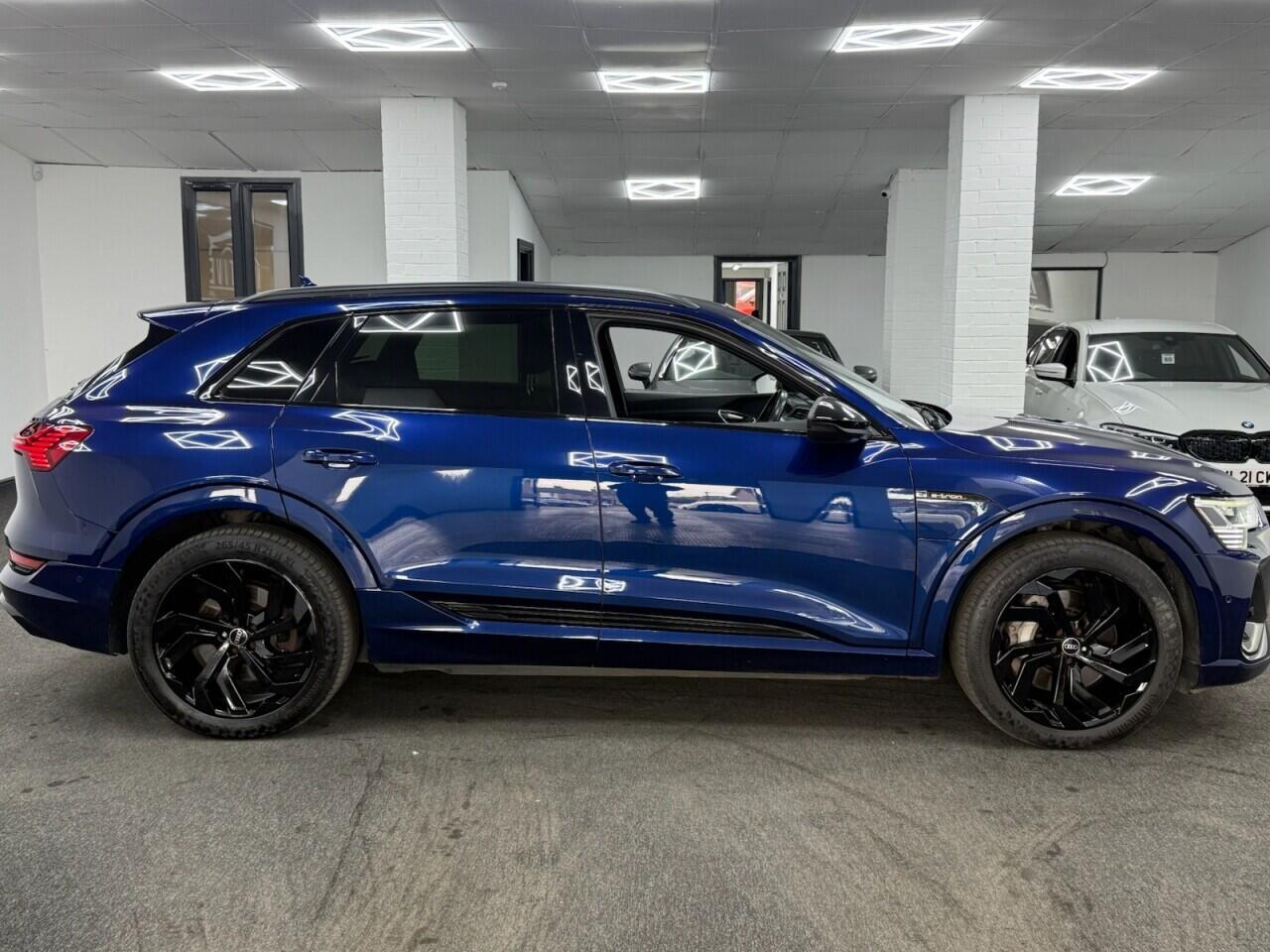 Audi E-Tron - Image 5