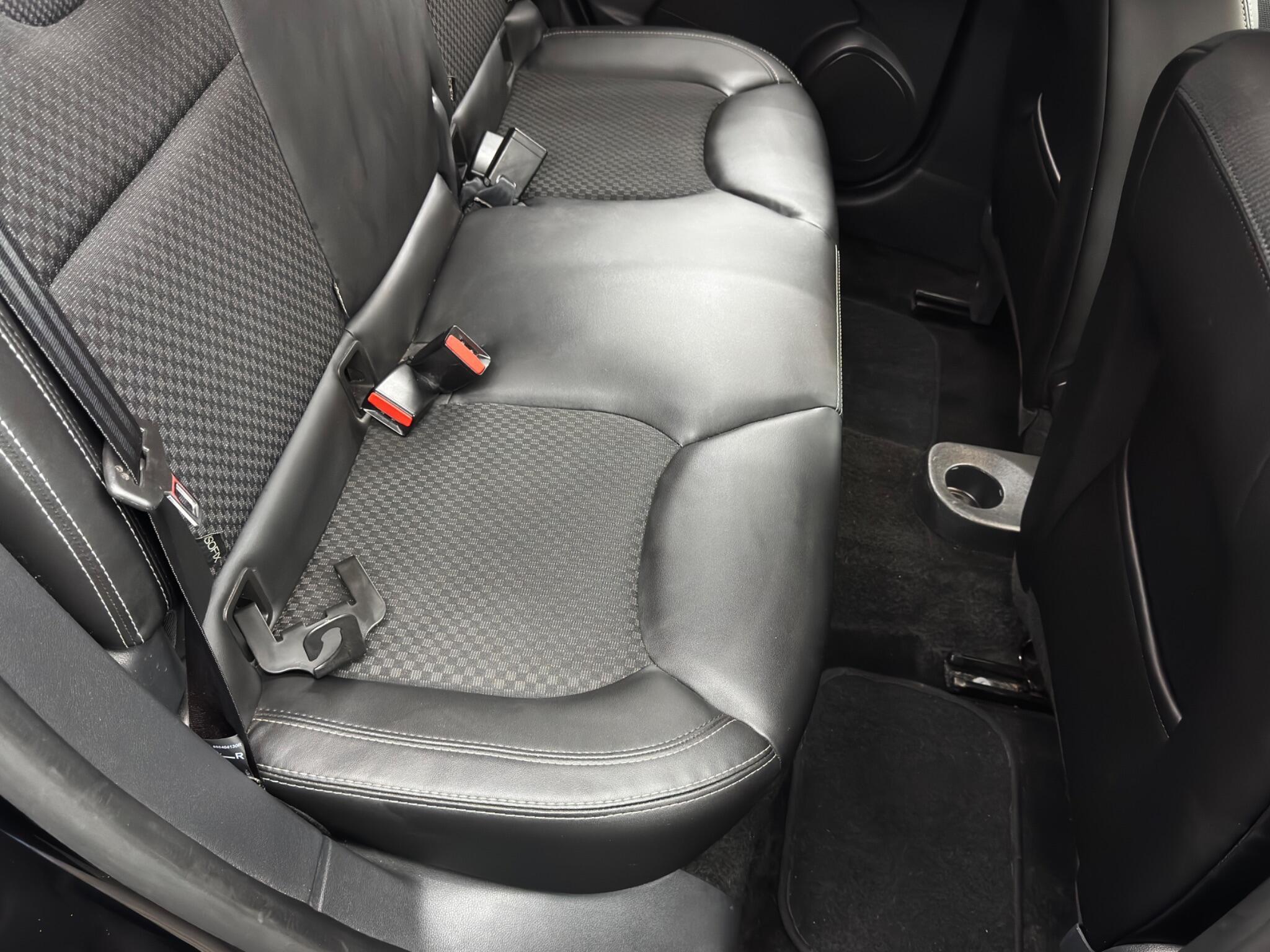 Renault Clio - Image 16