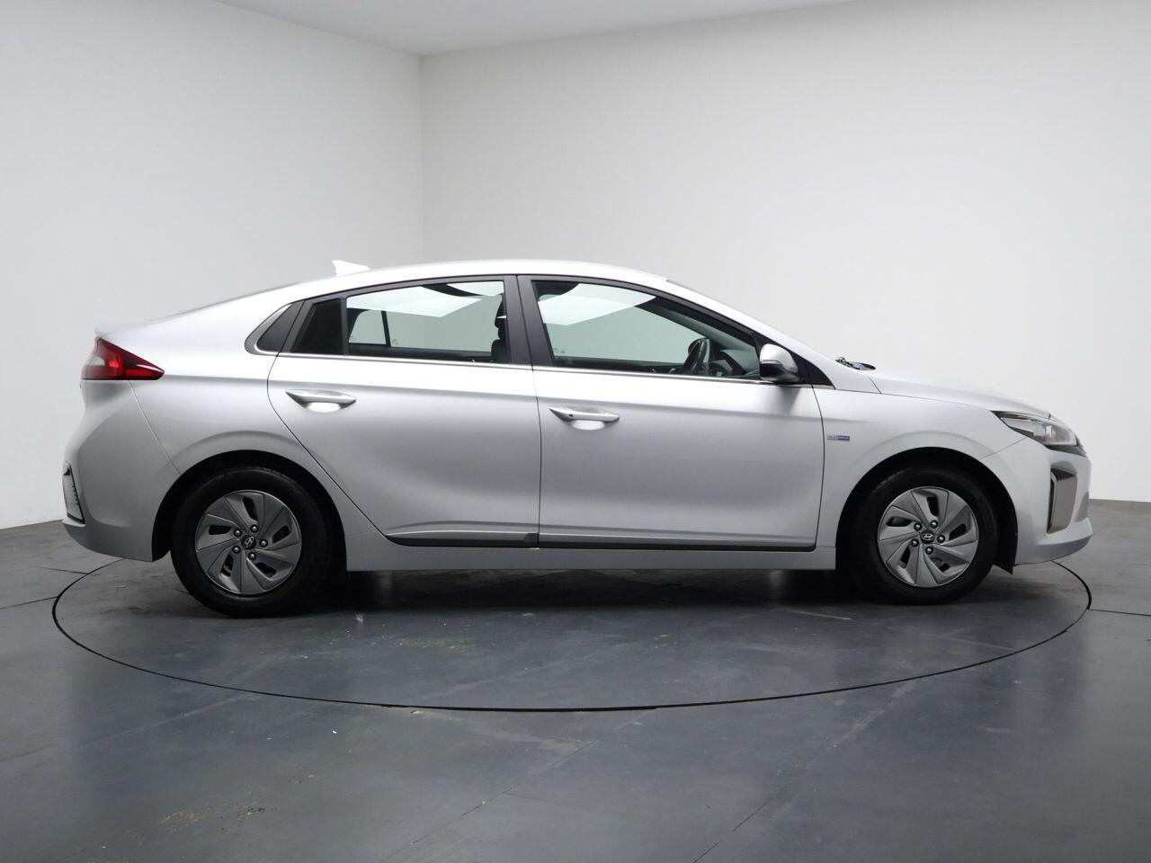 Hyundai Ioniq - Image 14