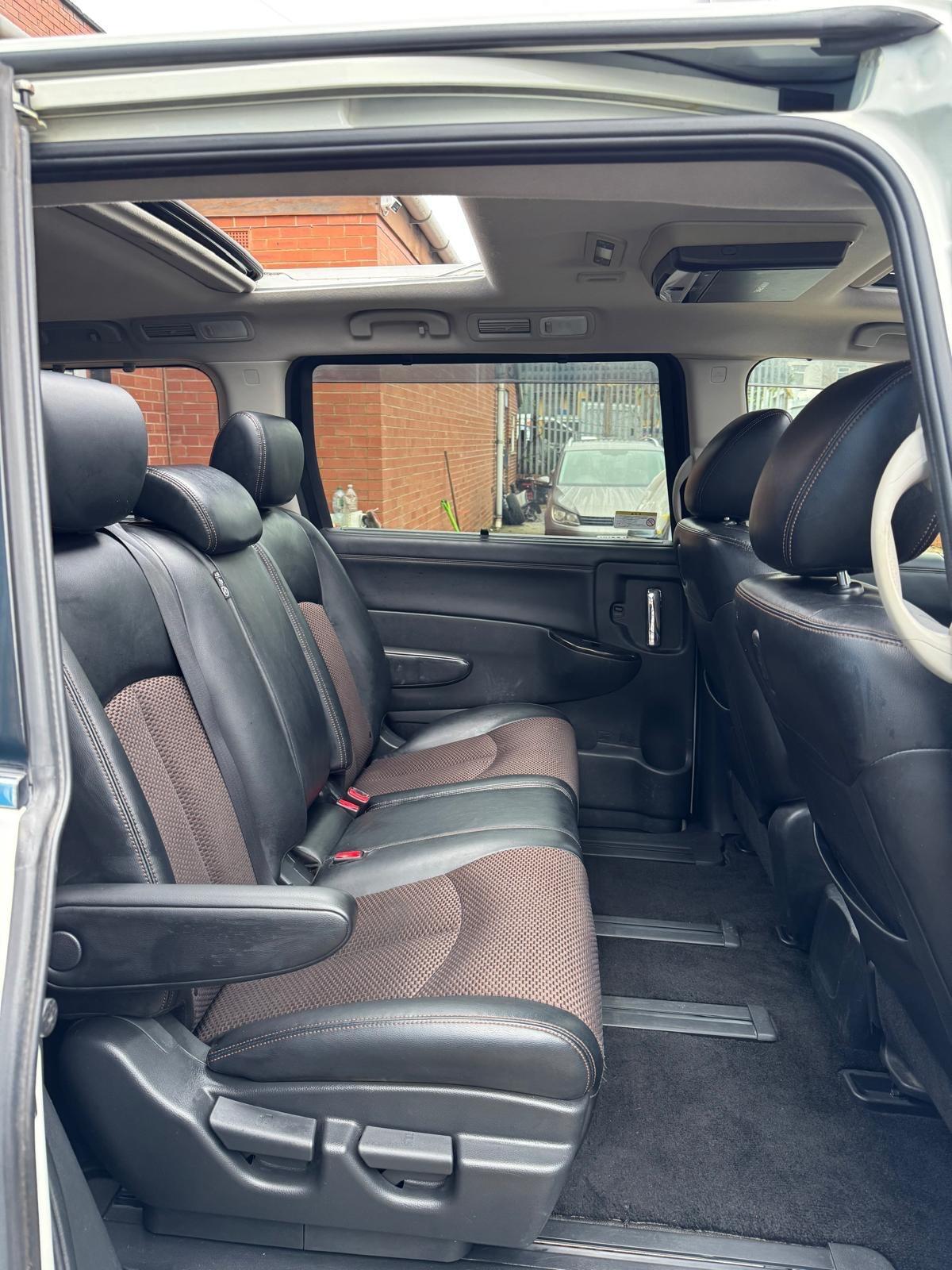 Nissan Elgrand - Image 29