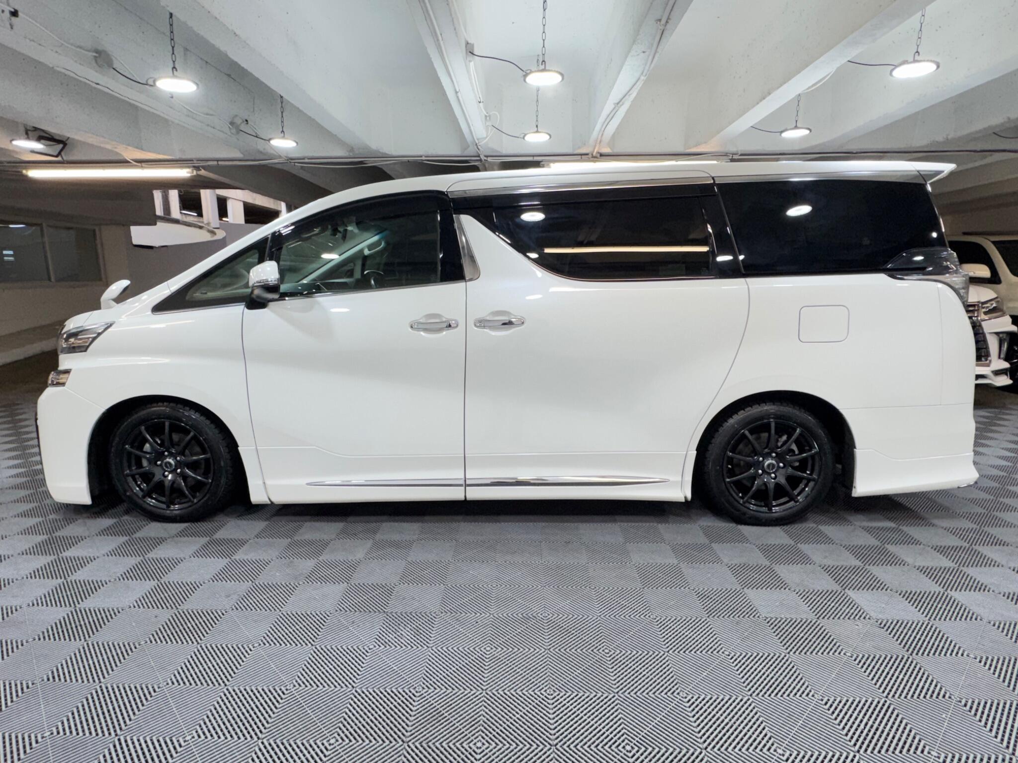 Toyota Vellfire - Image 2