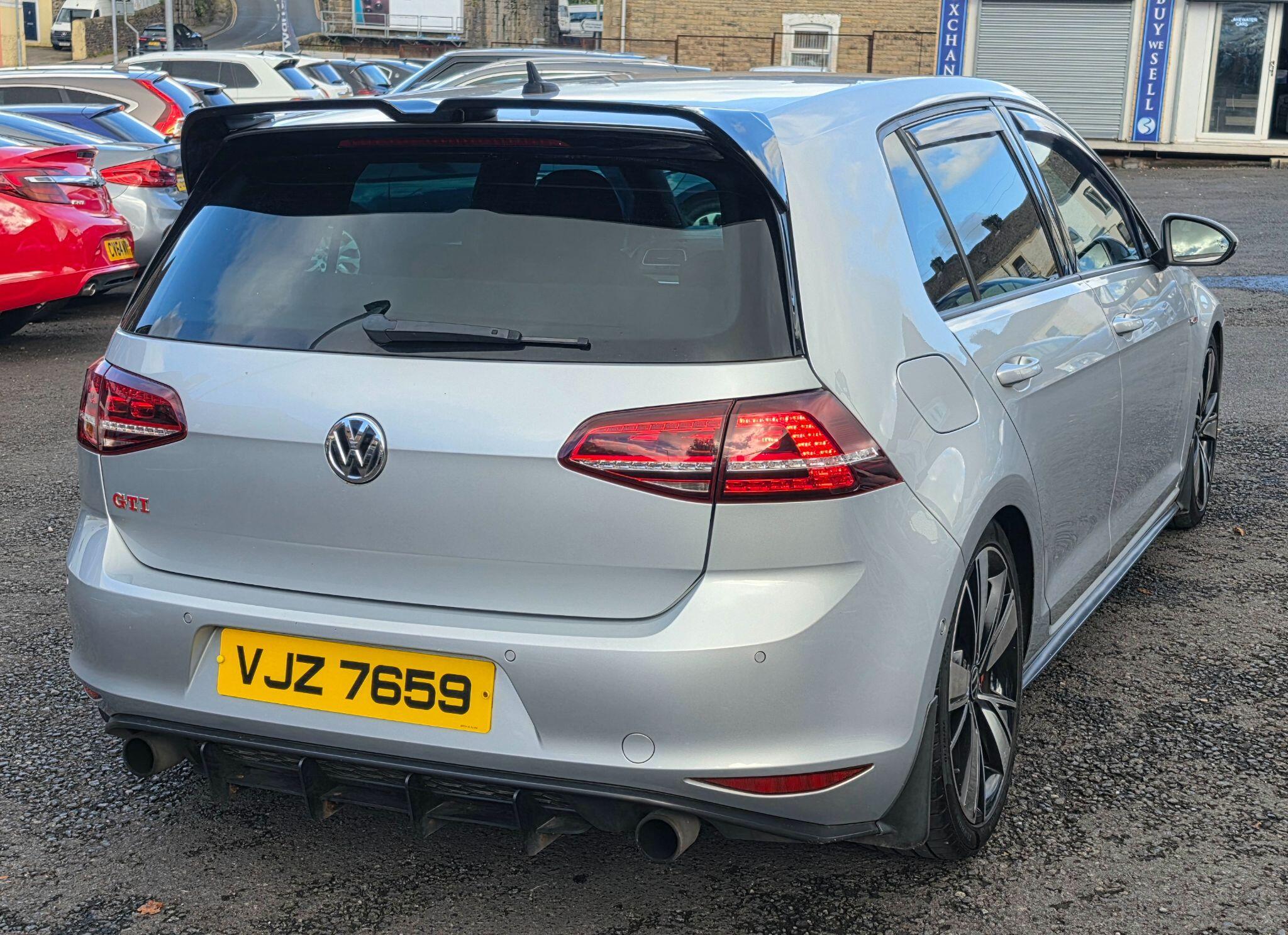 Volkswagen Golf - Image 7