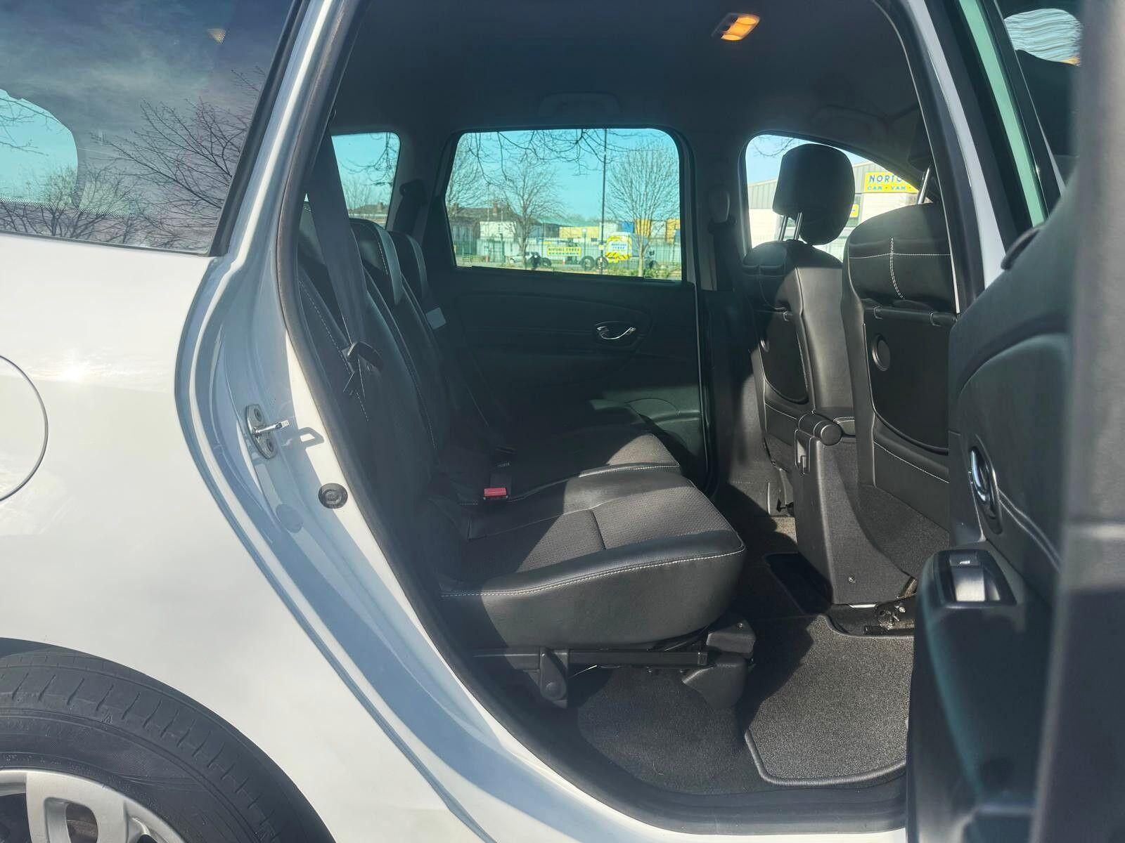 Renault Grand Scenic - Image 30