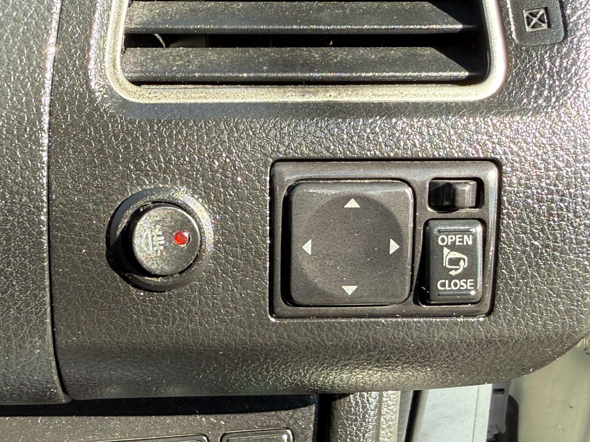 Nissan Serena - Image 60