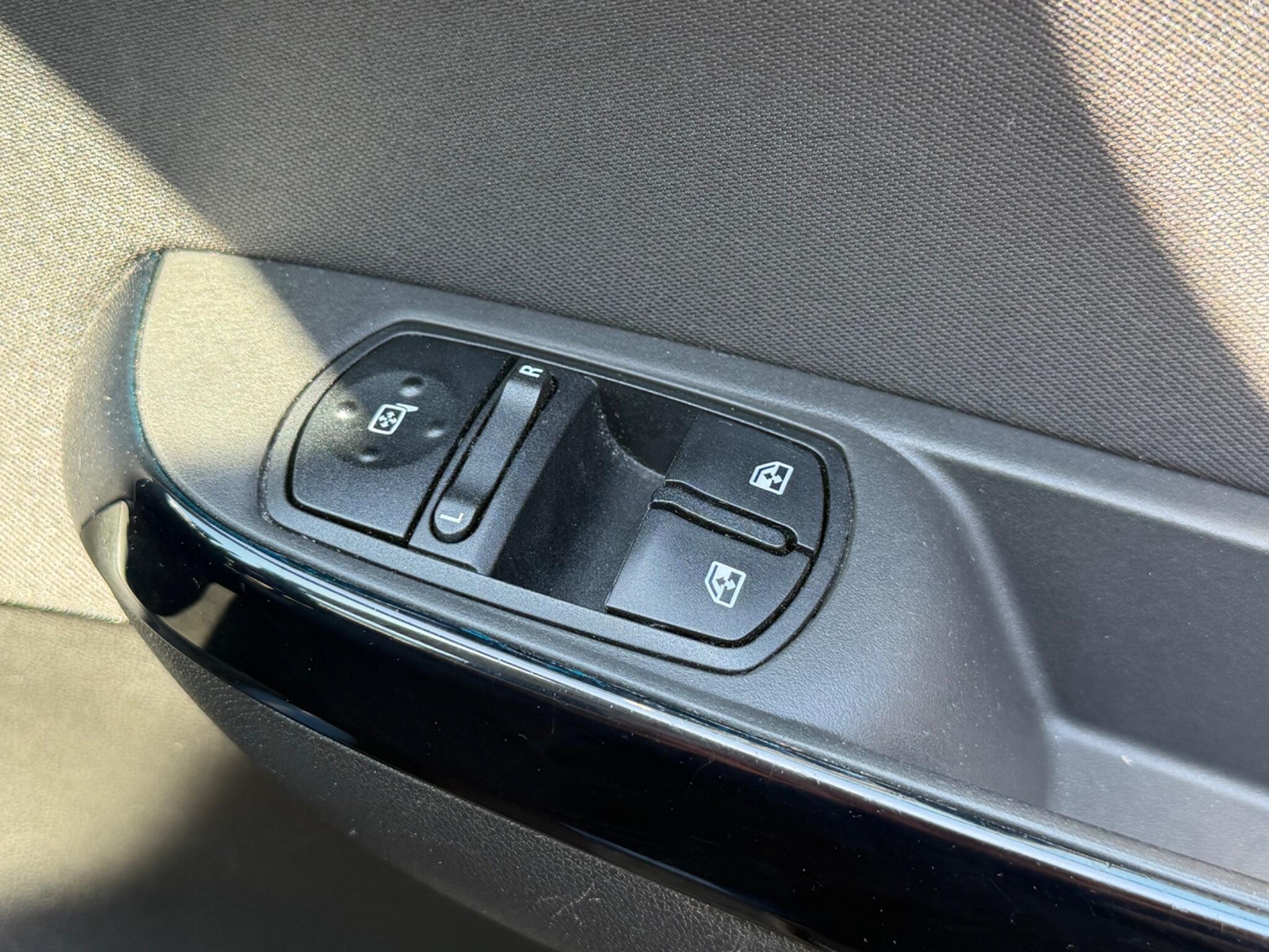 Vauxhall Corsa - Image 20