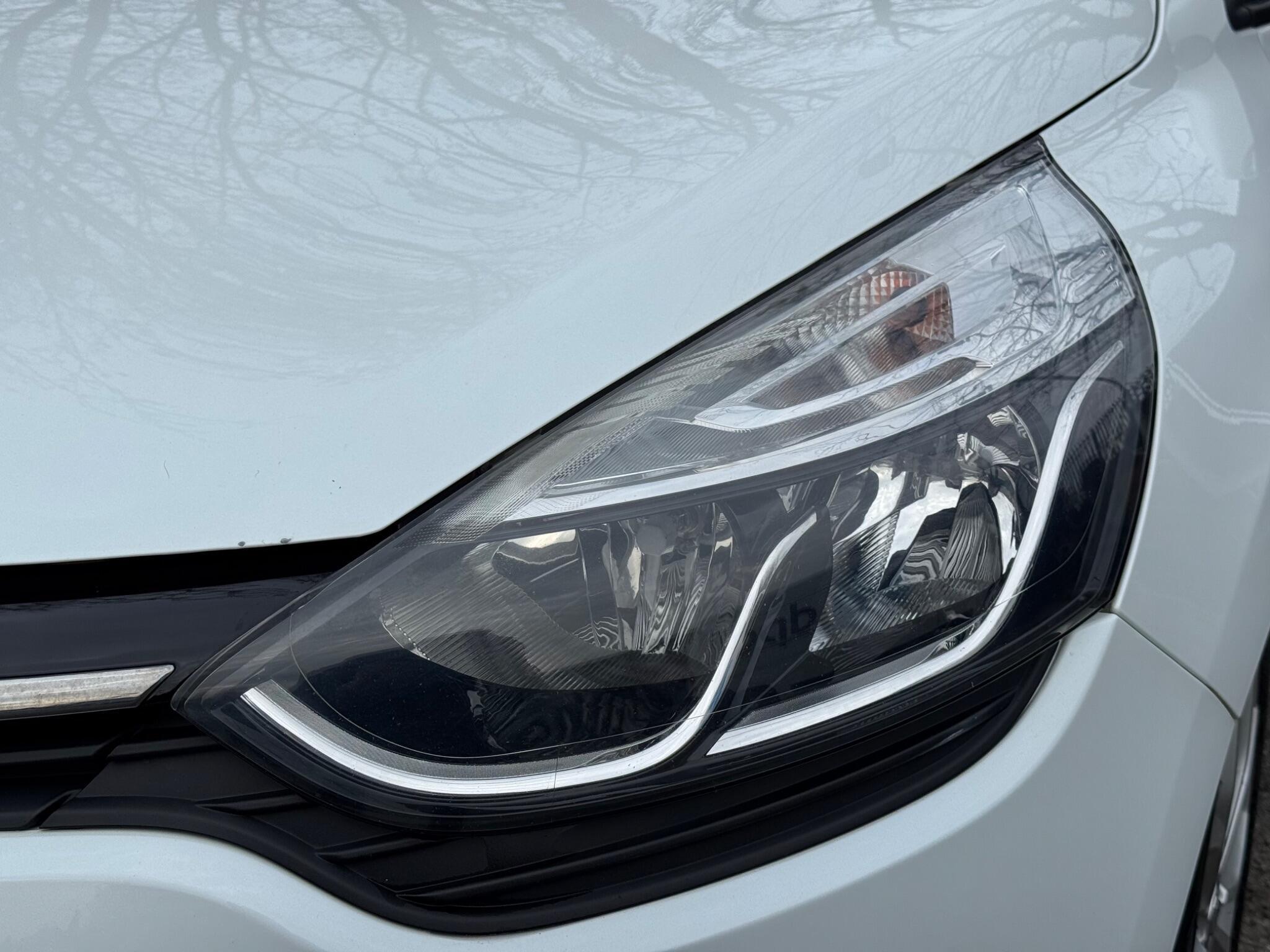 Renault Clio - Image 8