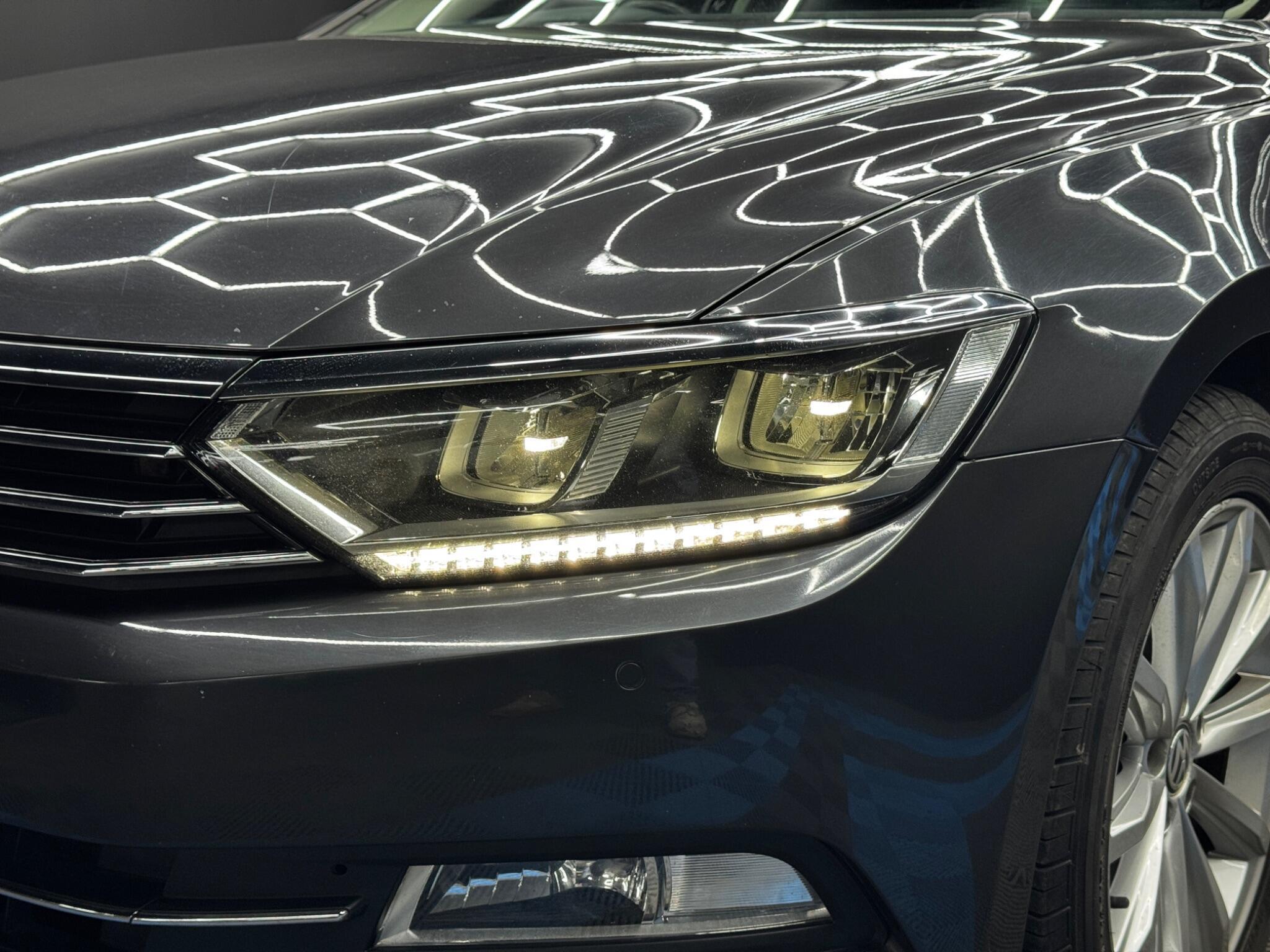 Volkswagen Passat - Image 48