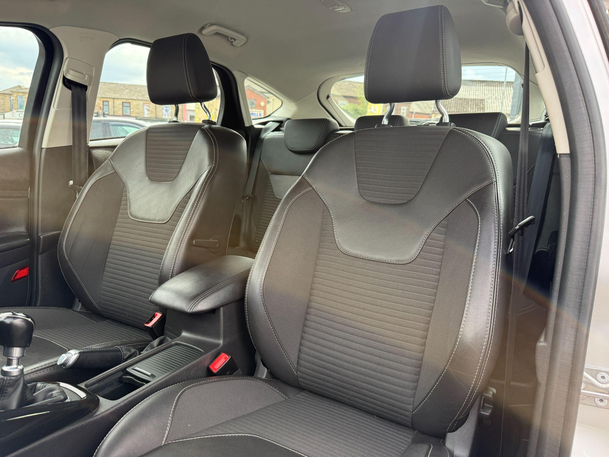 Ford Focus - Image 31