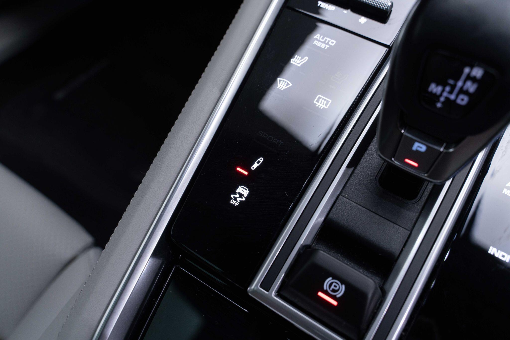 Porsche Panamera - Image 20