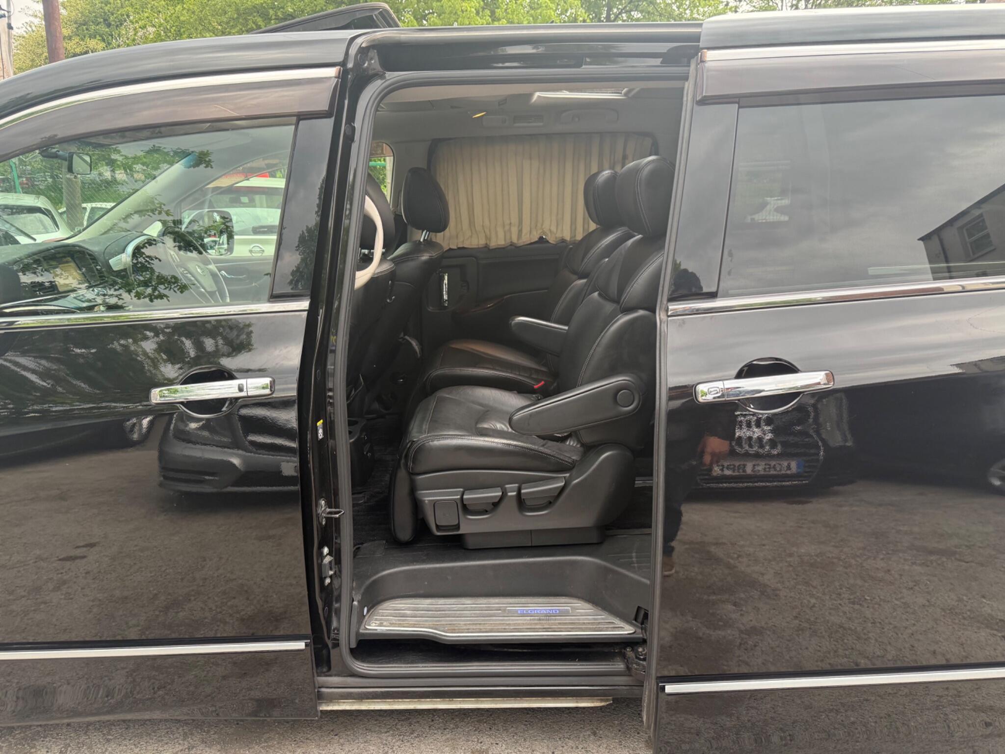 Nissan Elgrand - Image 34