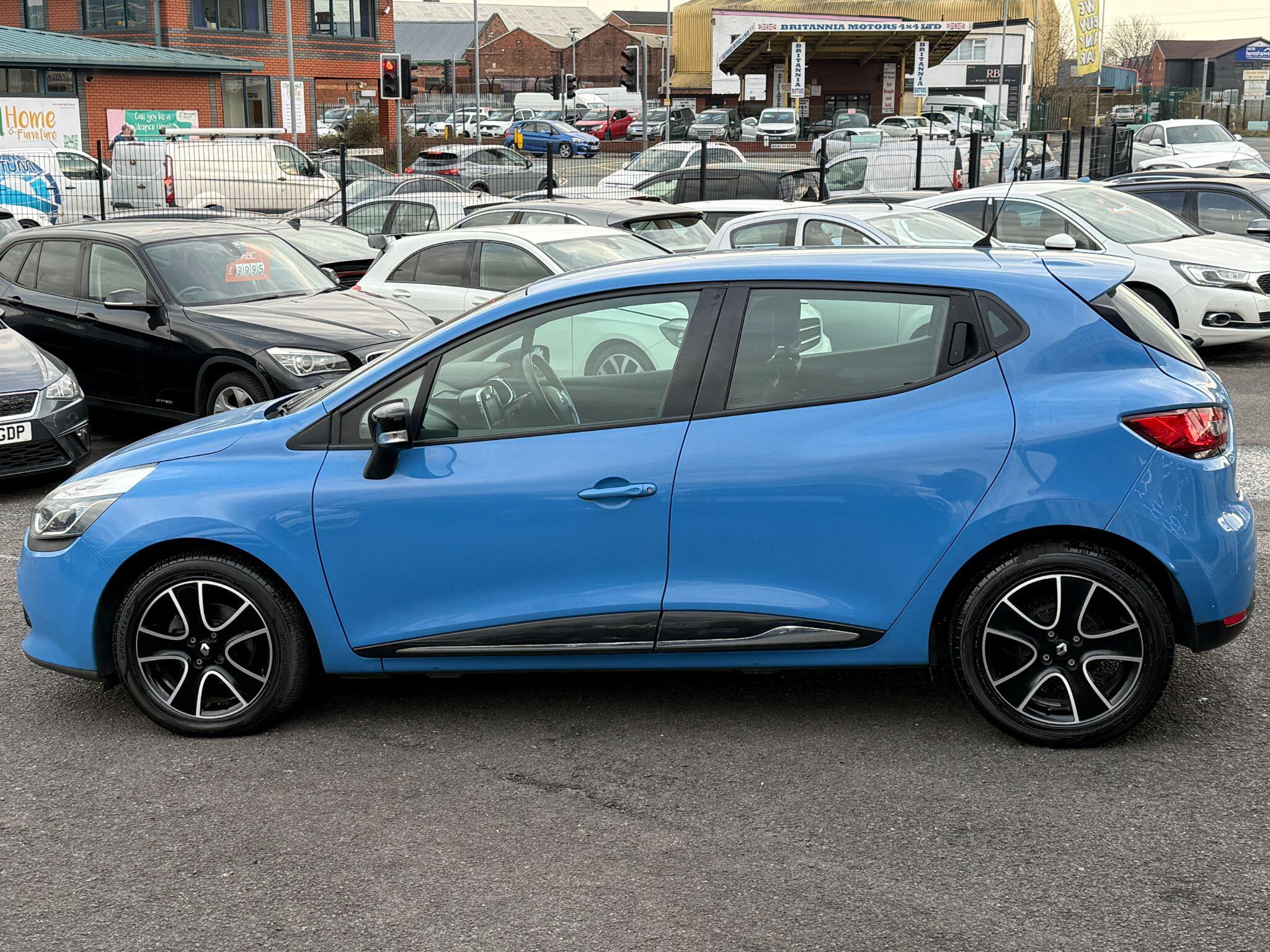 Renault Clio - Image 16