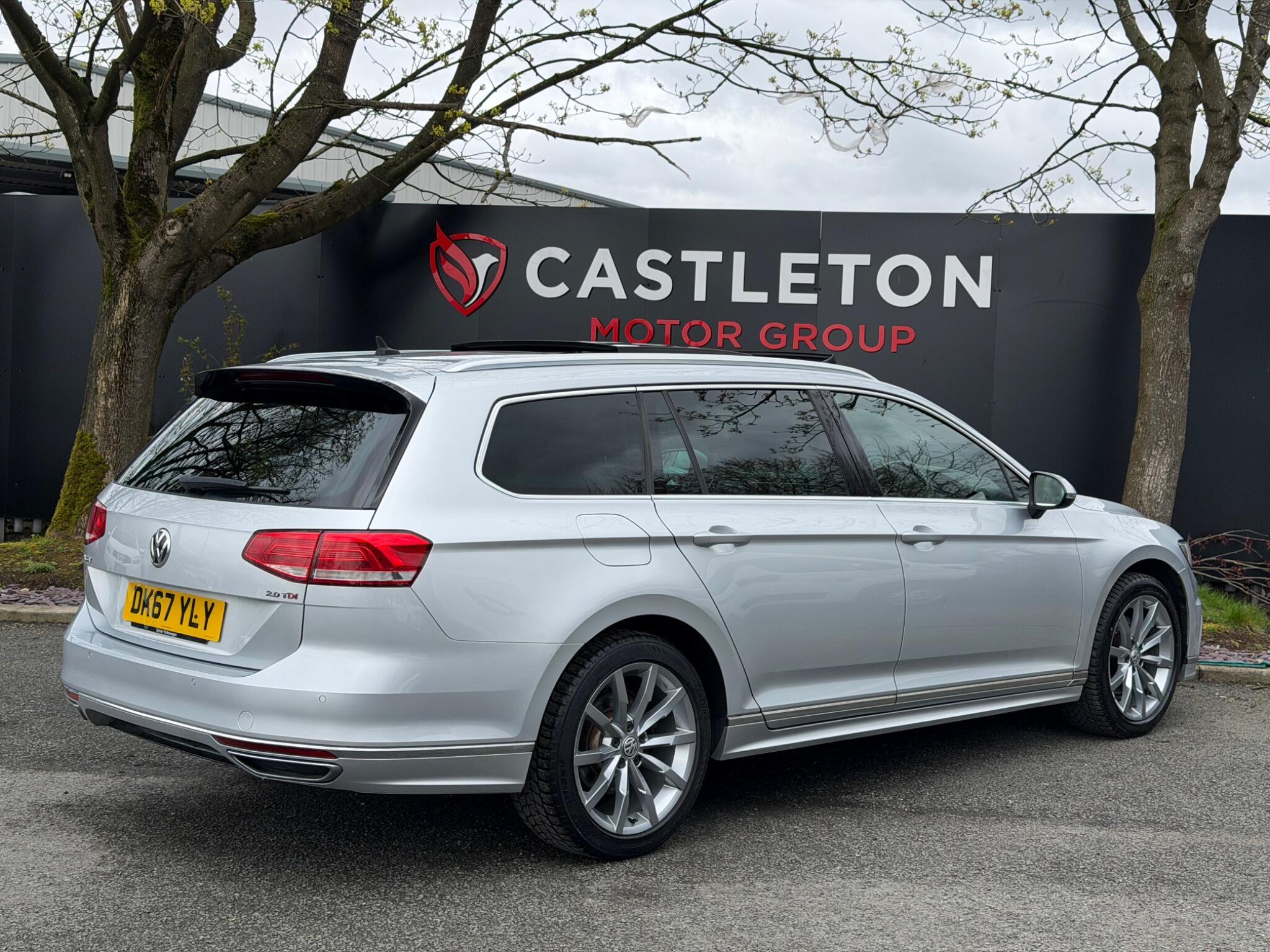 Volkswagen Passat - Image 32