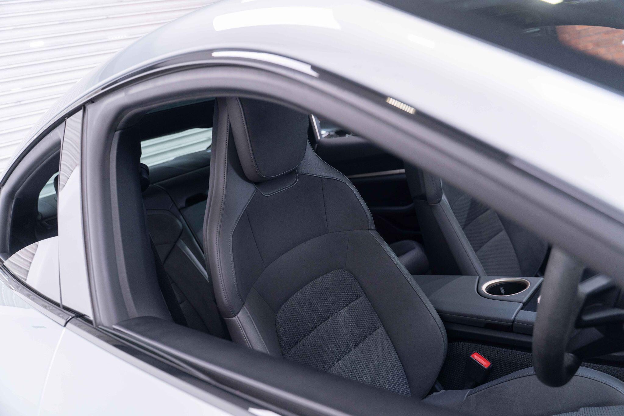 Porsche Taycan - Image 13