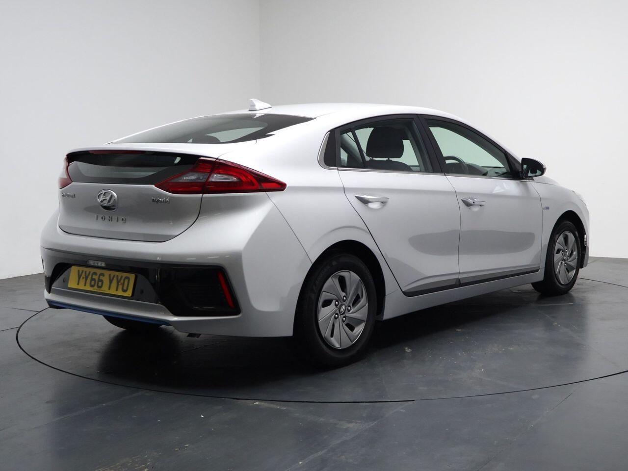 Hyundai Ioniq - Image 12