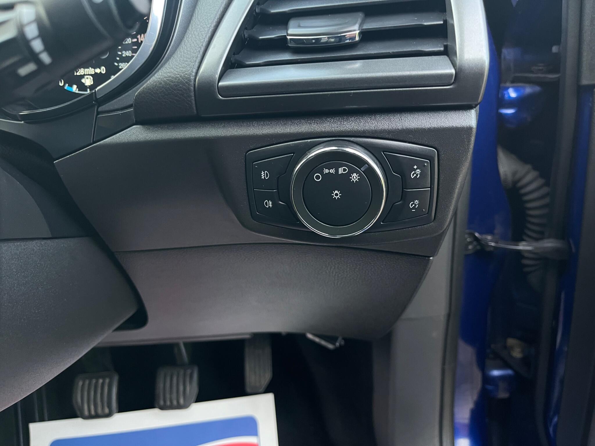 Ford Mondeo - Image 45