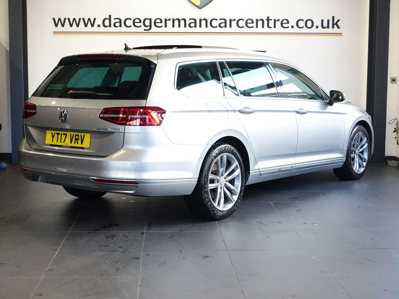 Volkswagen Passat - Image 7