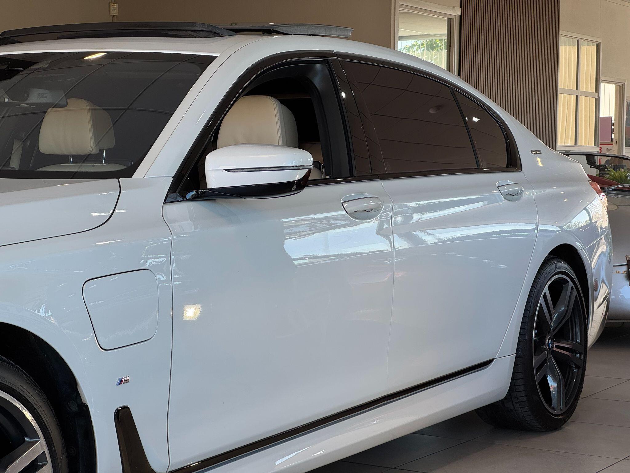 BMW 7 Series - Image 10