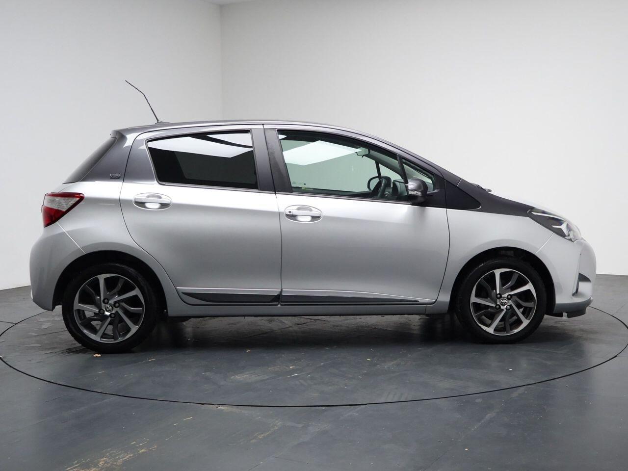 Toyota Yaris - Image 14