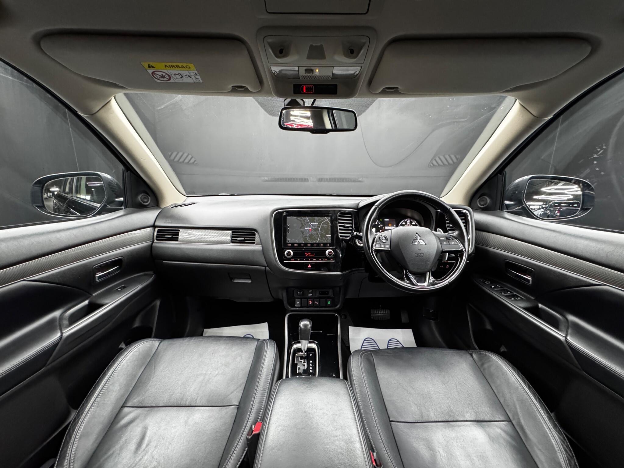 Mitsubishi Outlander - Image 18