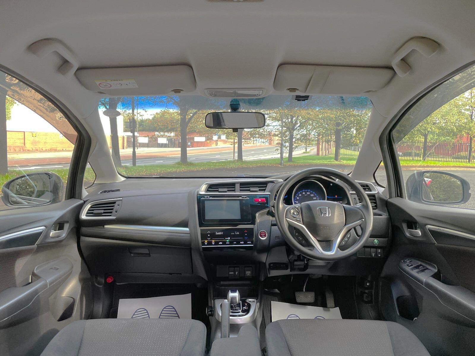 Honda FIT - Image 16
