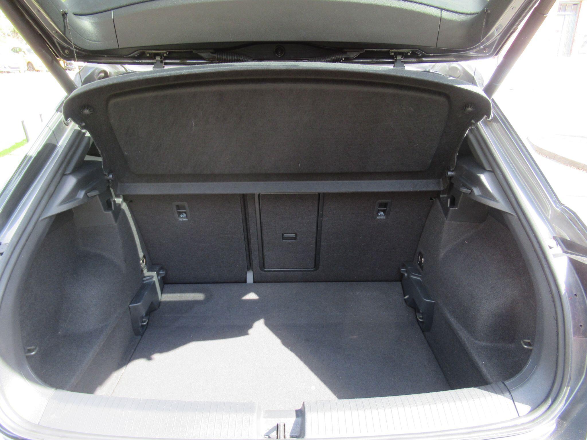 Volkswagen T-Roc - Image 17