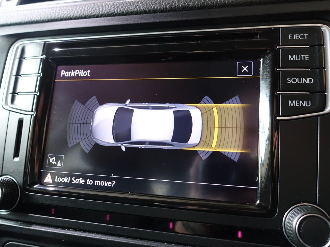 Volkswagen Jetta - Image 32