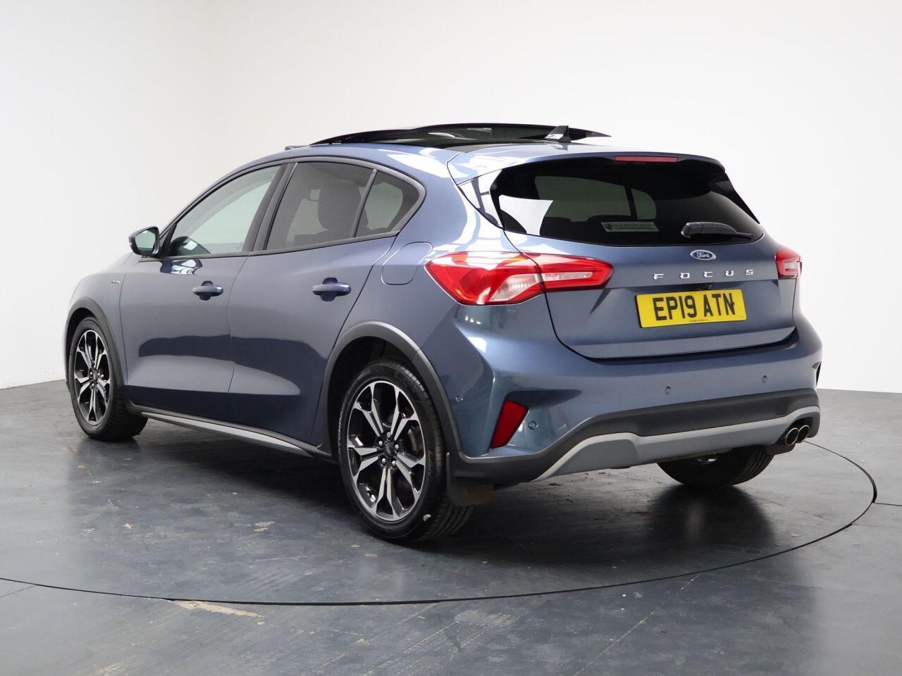 Ford Focus - Image 9