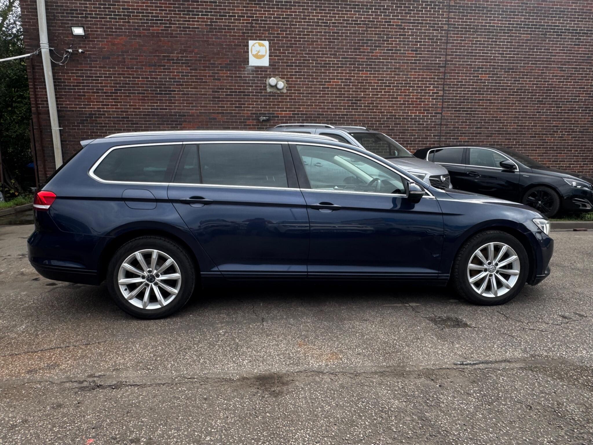 Volkswagen Passat - Image 7