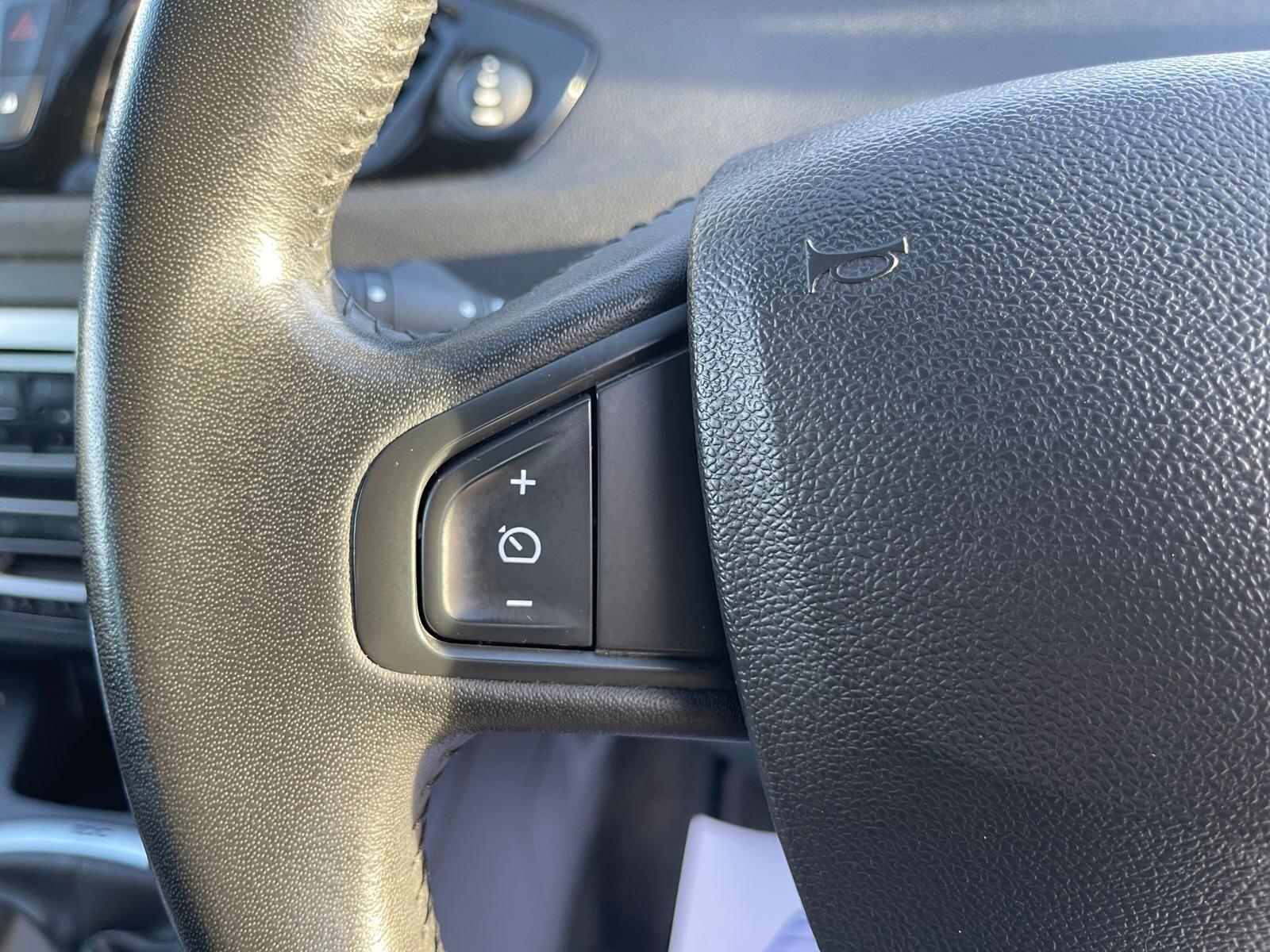 Renault Scenic - Image 28