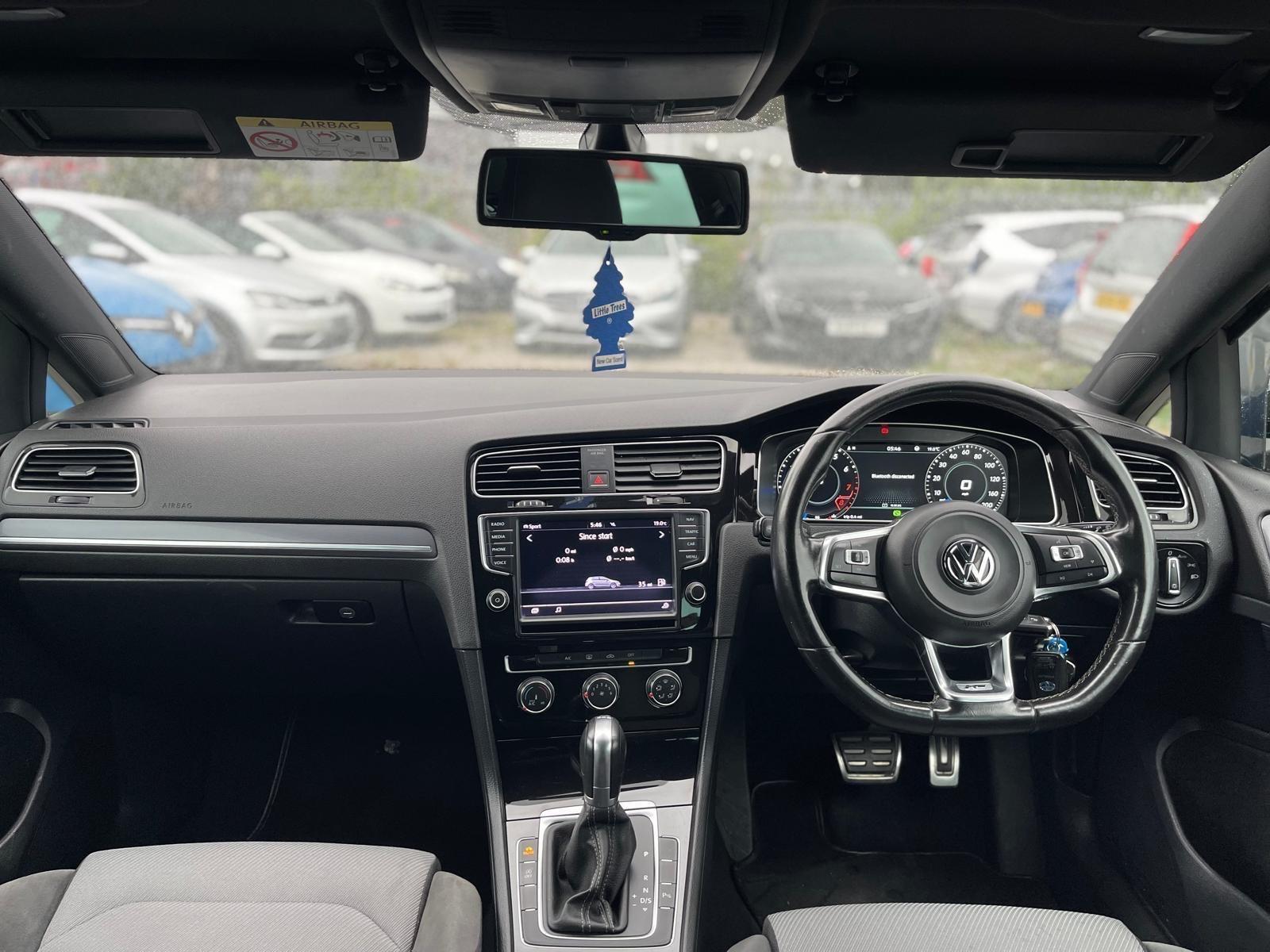 Volkswagen Golf - Image 12