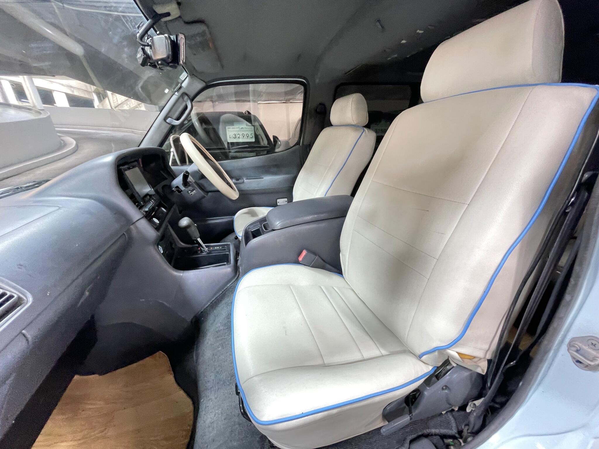 Toyota Hiace - Image 9