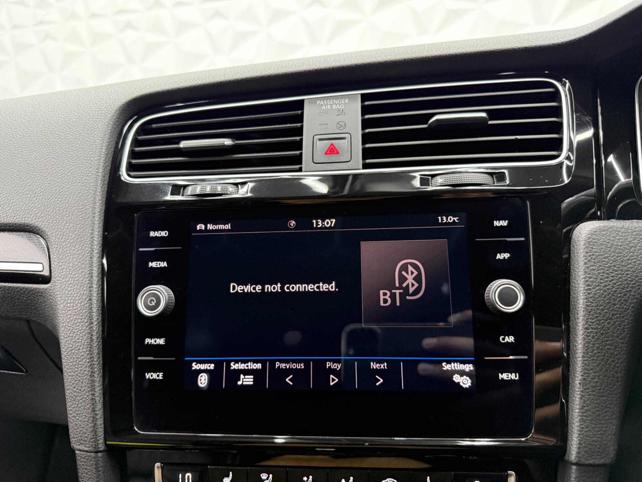 Volkswagen Golf - Image 37