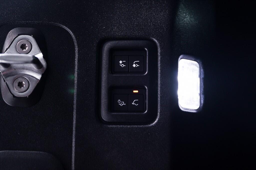 Land Rover Defender 110 - Image 34