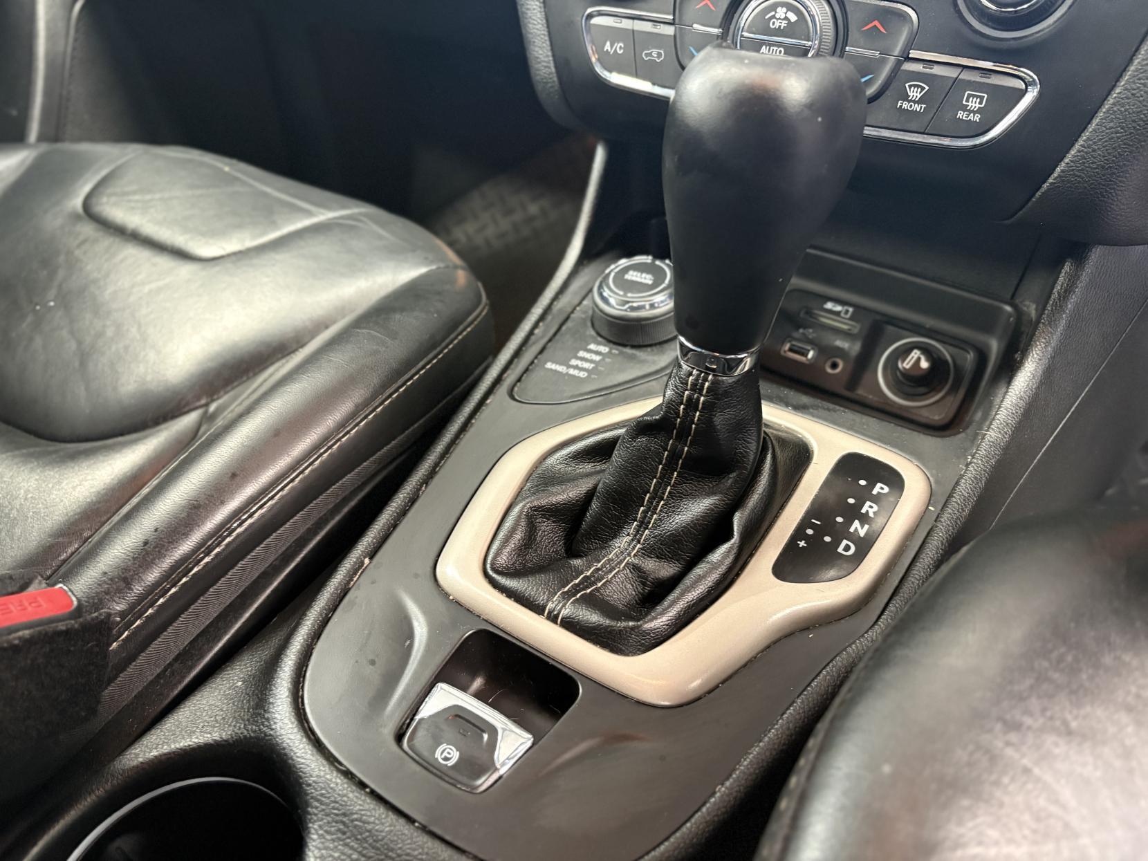 Jeep Cherokee - Image 16