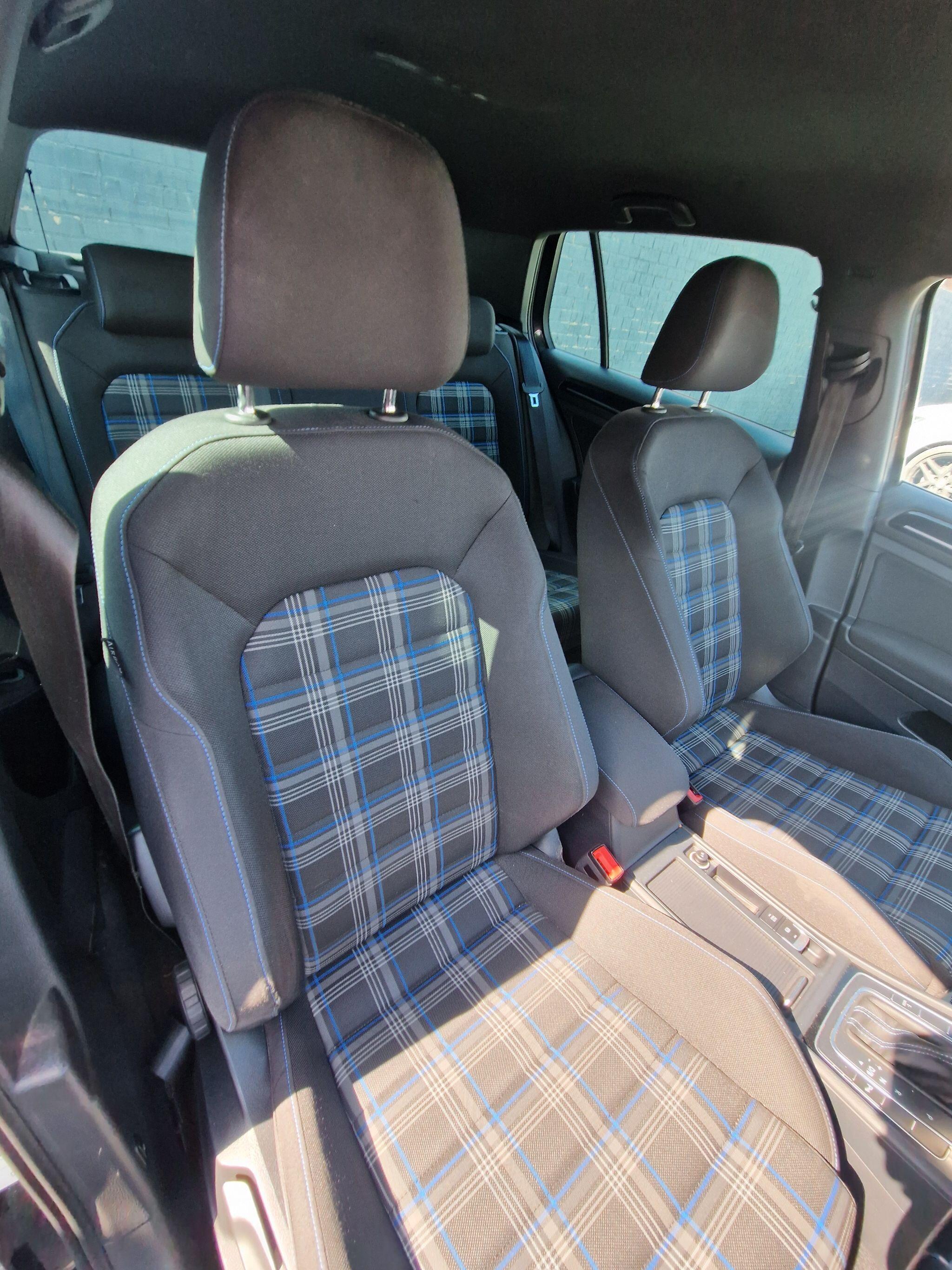 Volkswagen Golf - Image 28