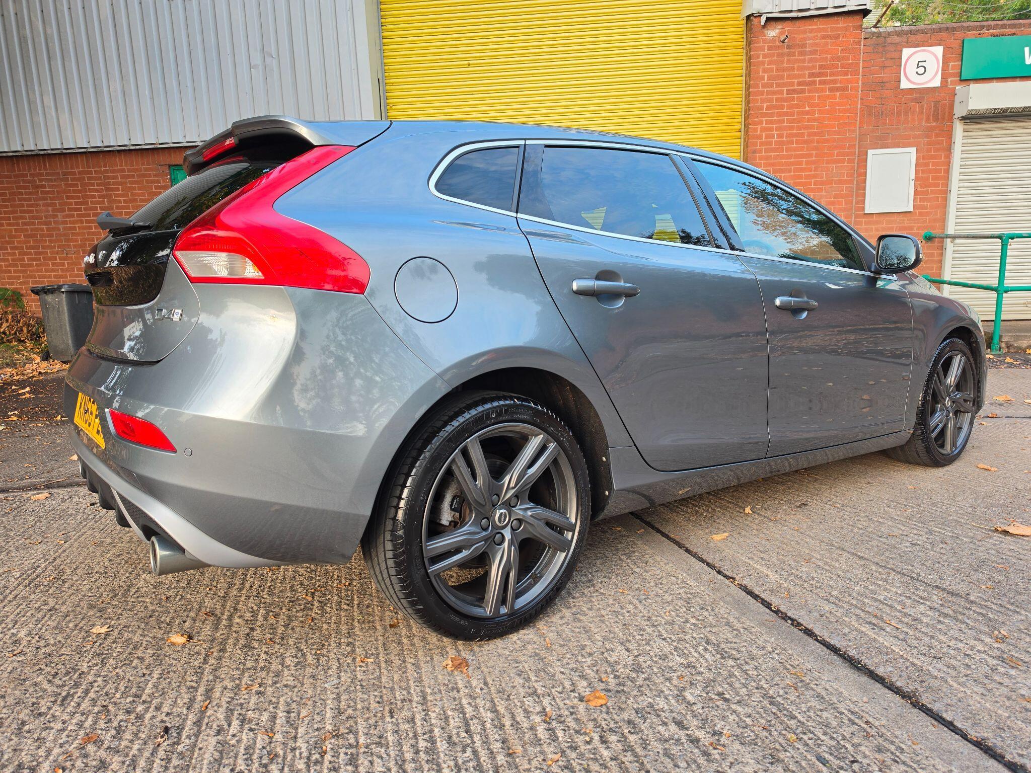 Volvo V40 - Image 5