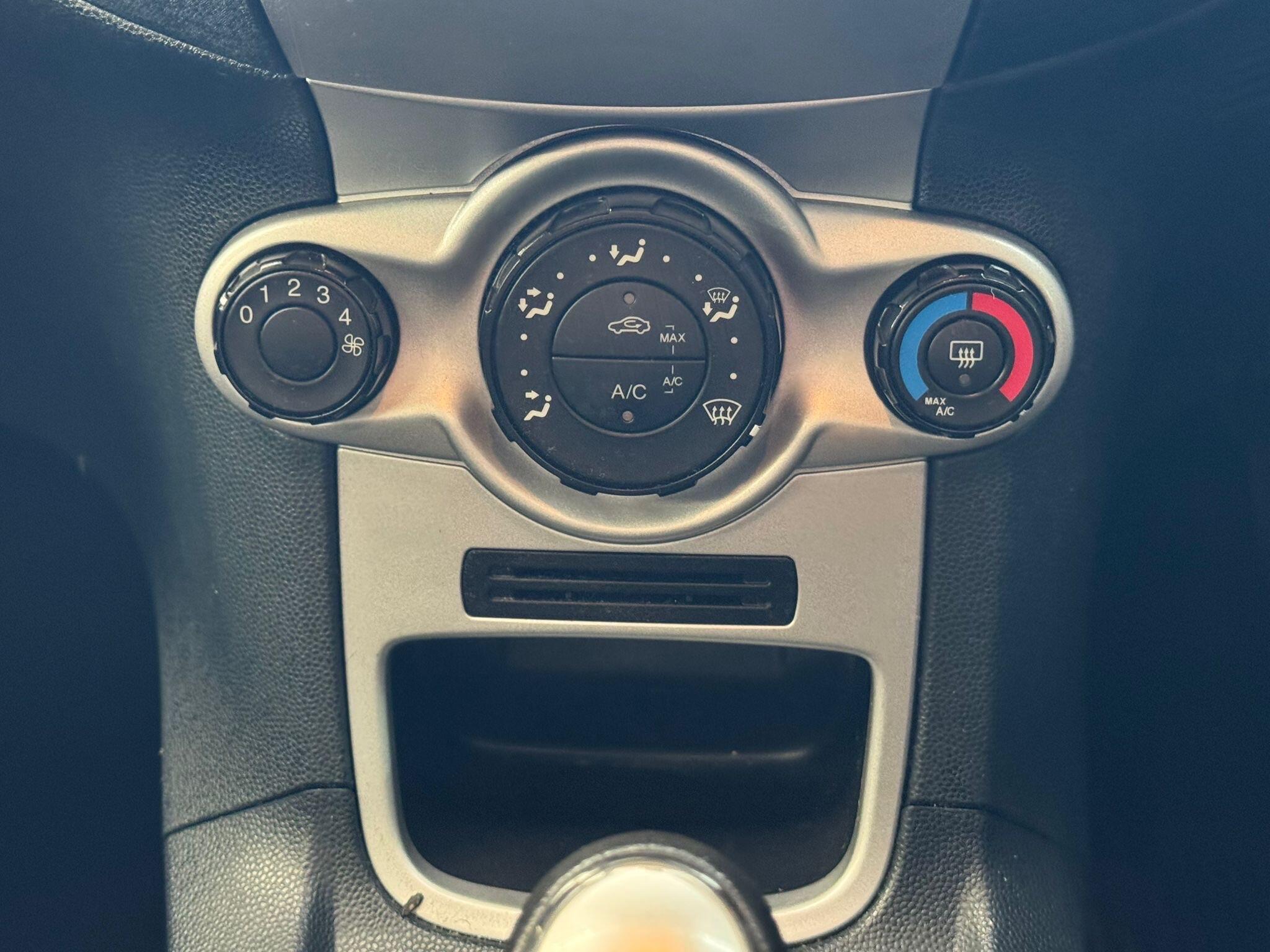 Ford Fiesta - Image 10