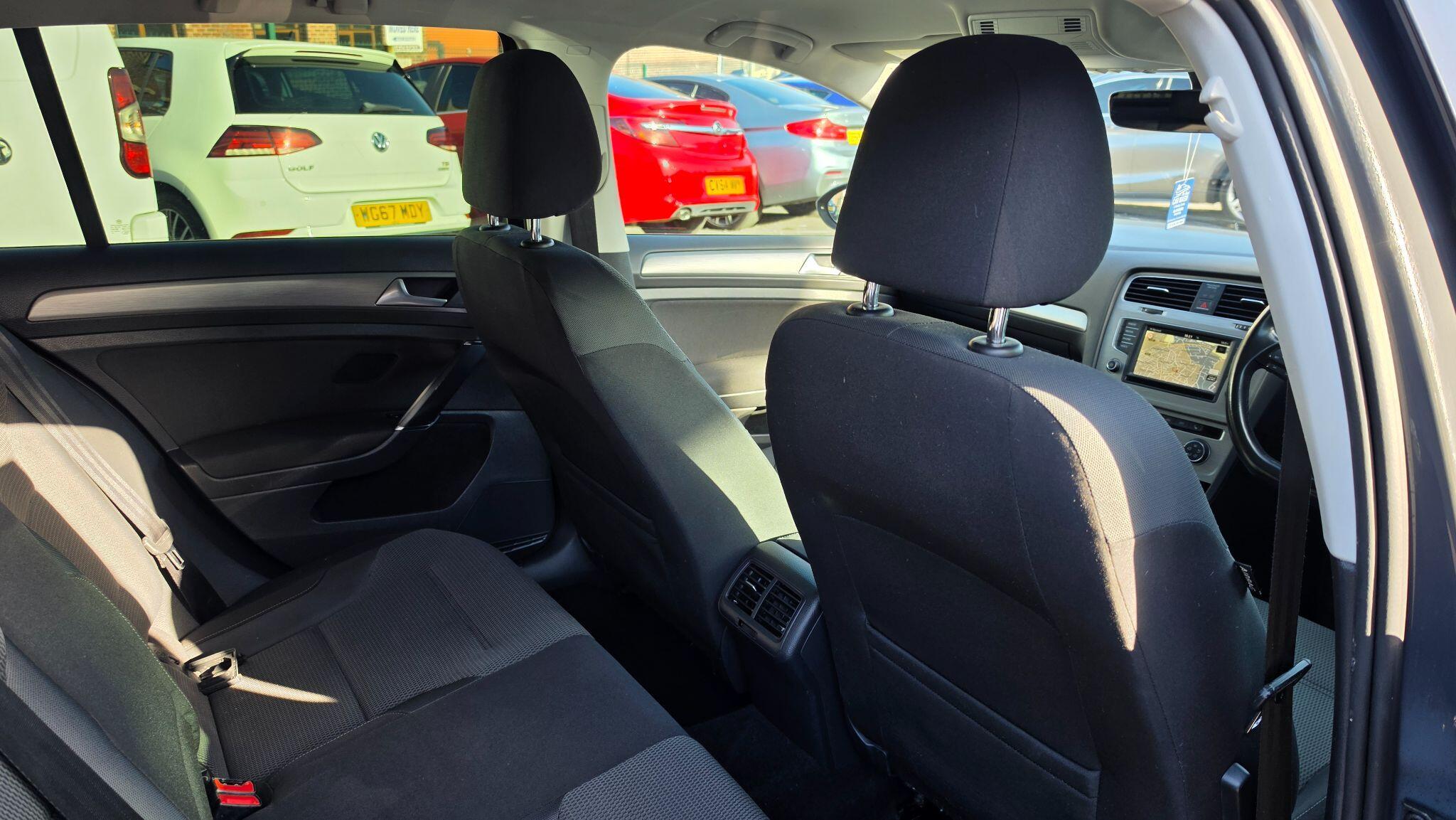 Volkswagen Golf - Image 18