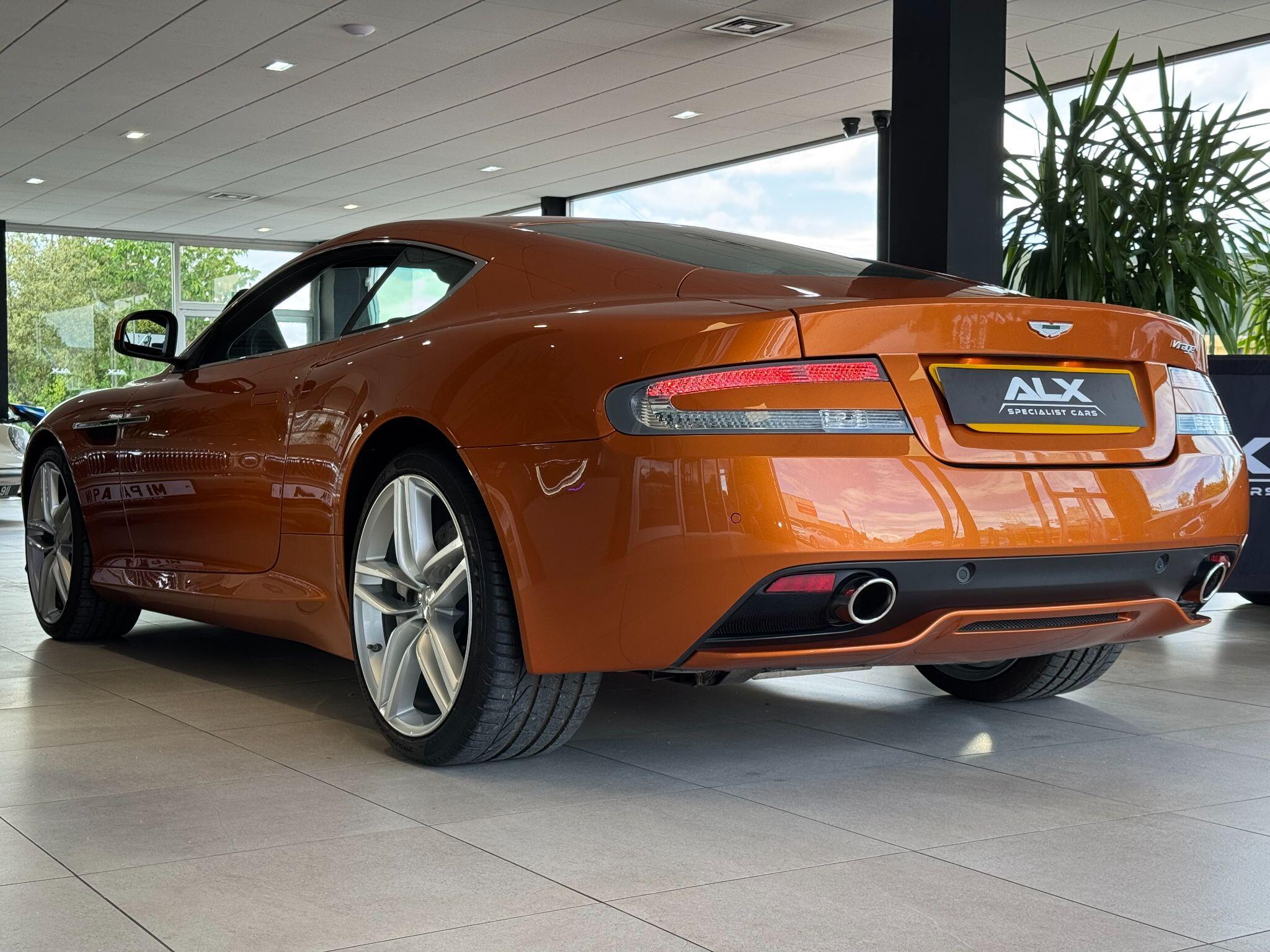 Aston Martin Virage - Image 12