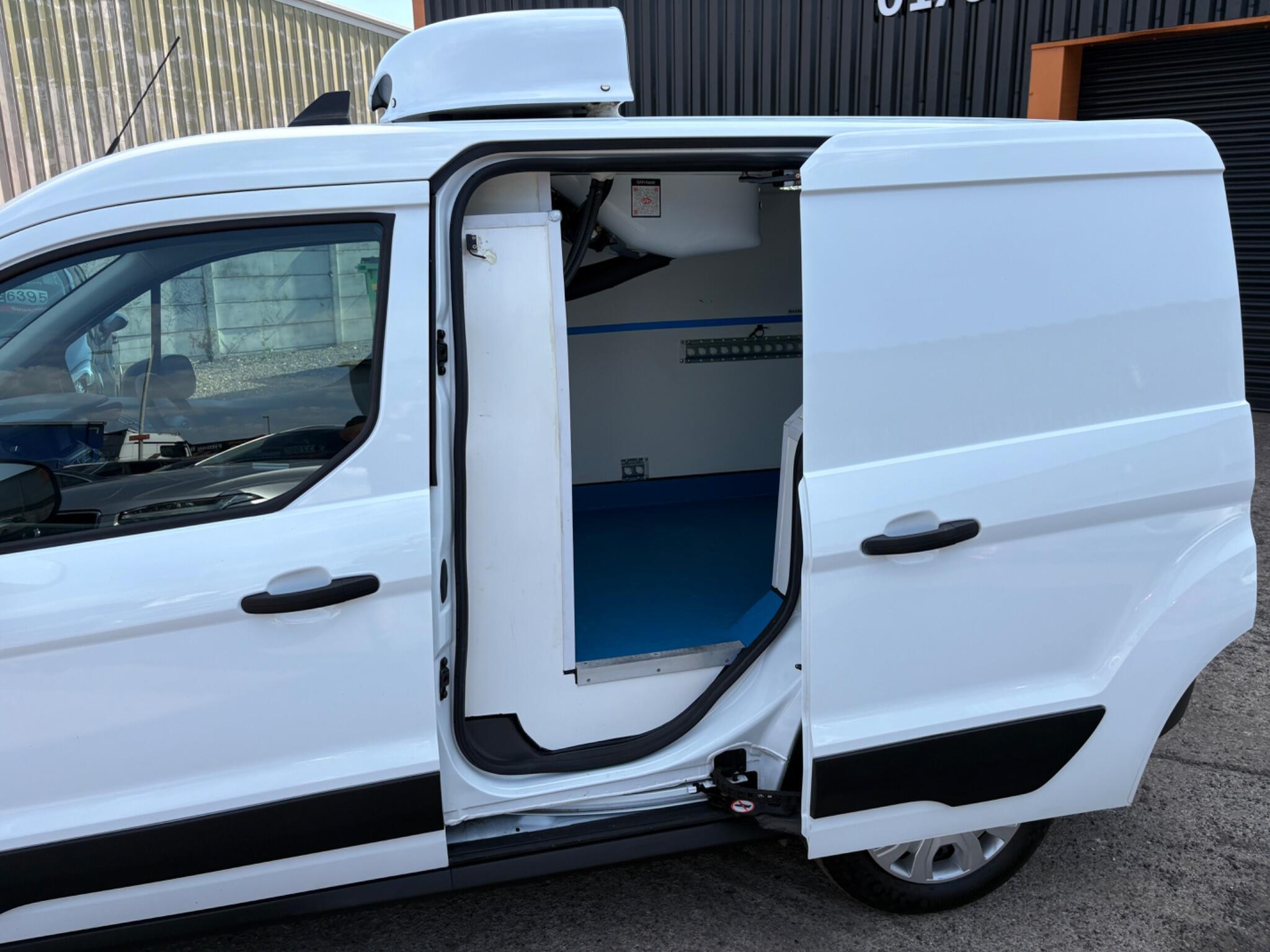 Ford Transit Connect - Image 17