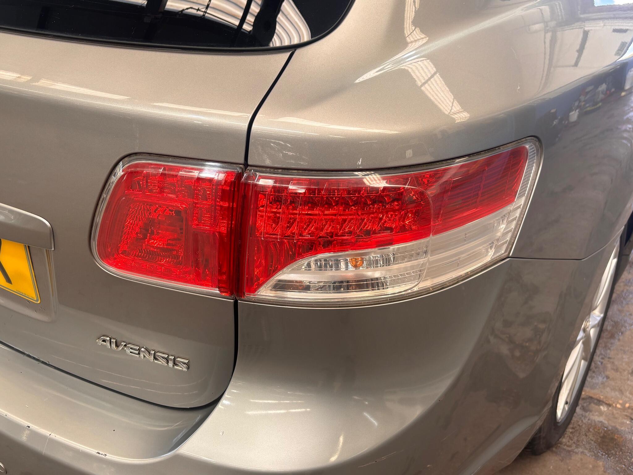 Toyota Avensis - Image 12