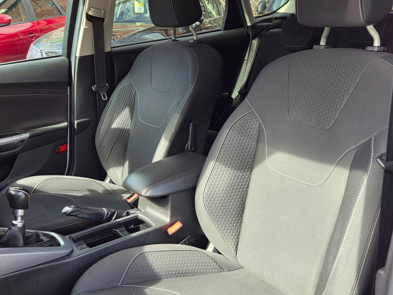 Ford Focus - Image 14