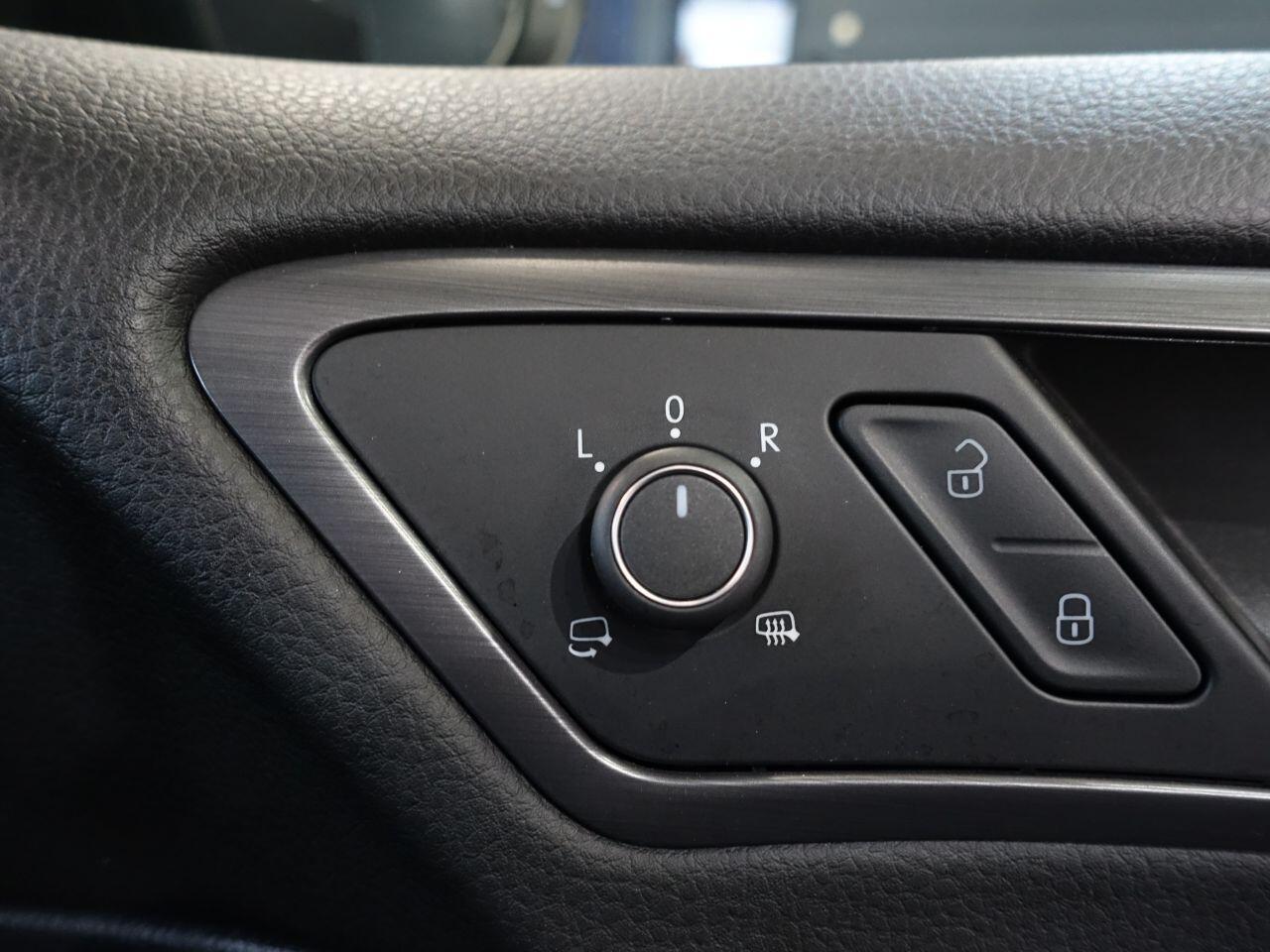 Volkswagen Golf - Image 26