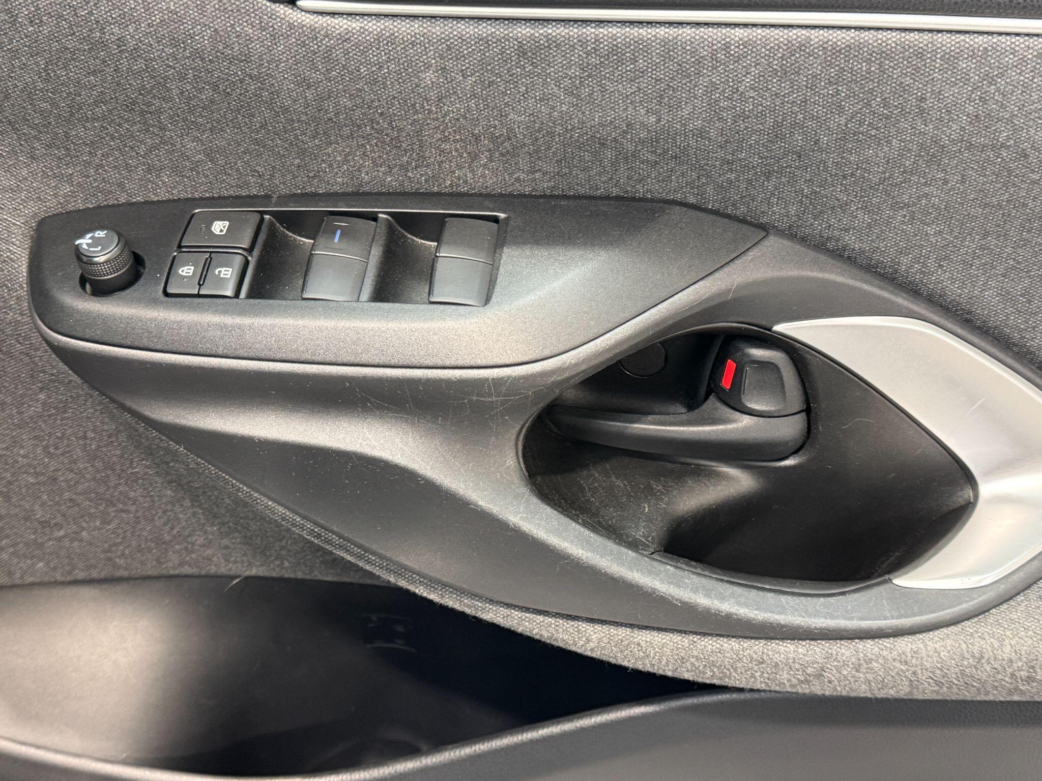 Toyota Yaris - Image 36