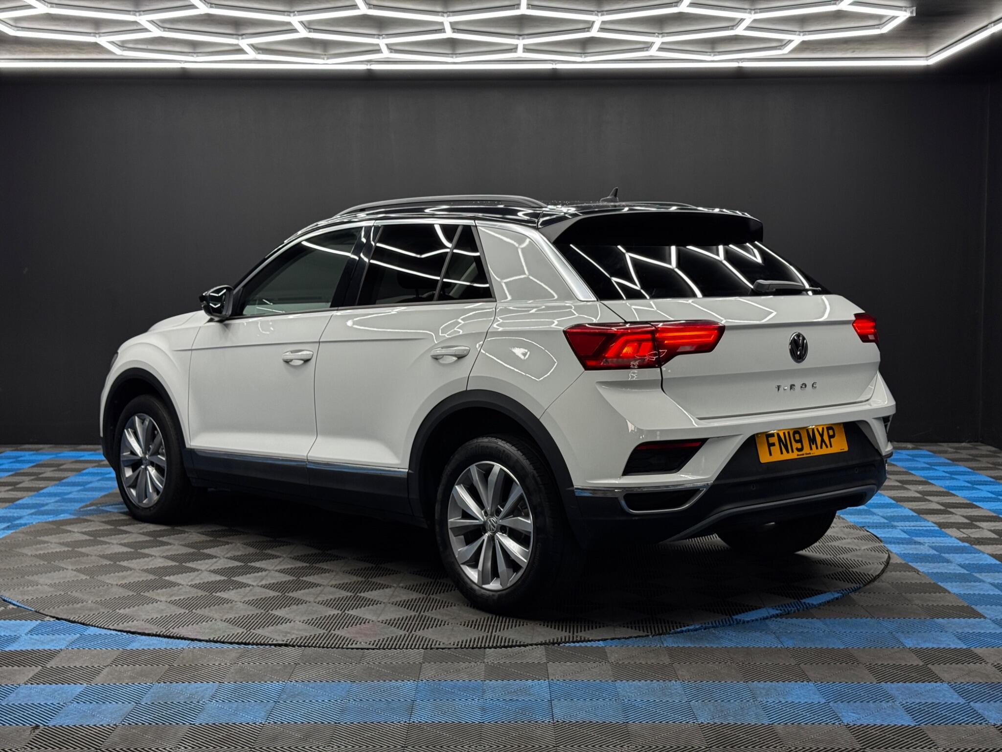 Volkswagen T-Roc - Image 7
