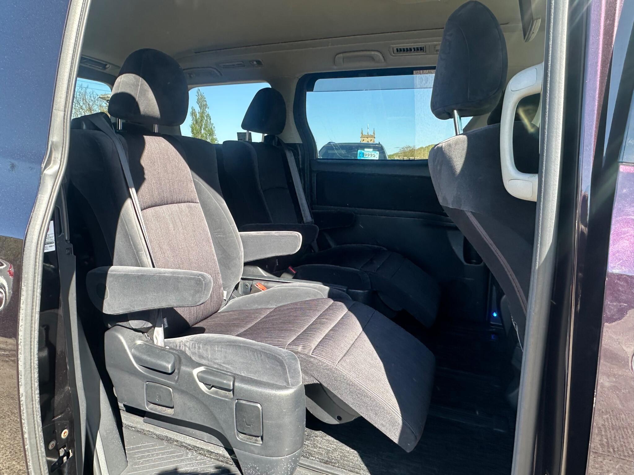 Toyota Vellfire - Image 10