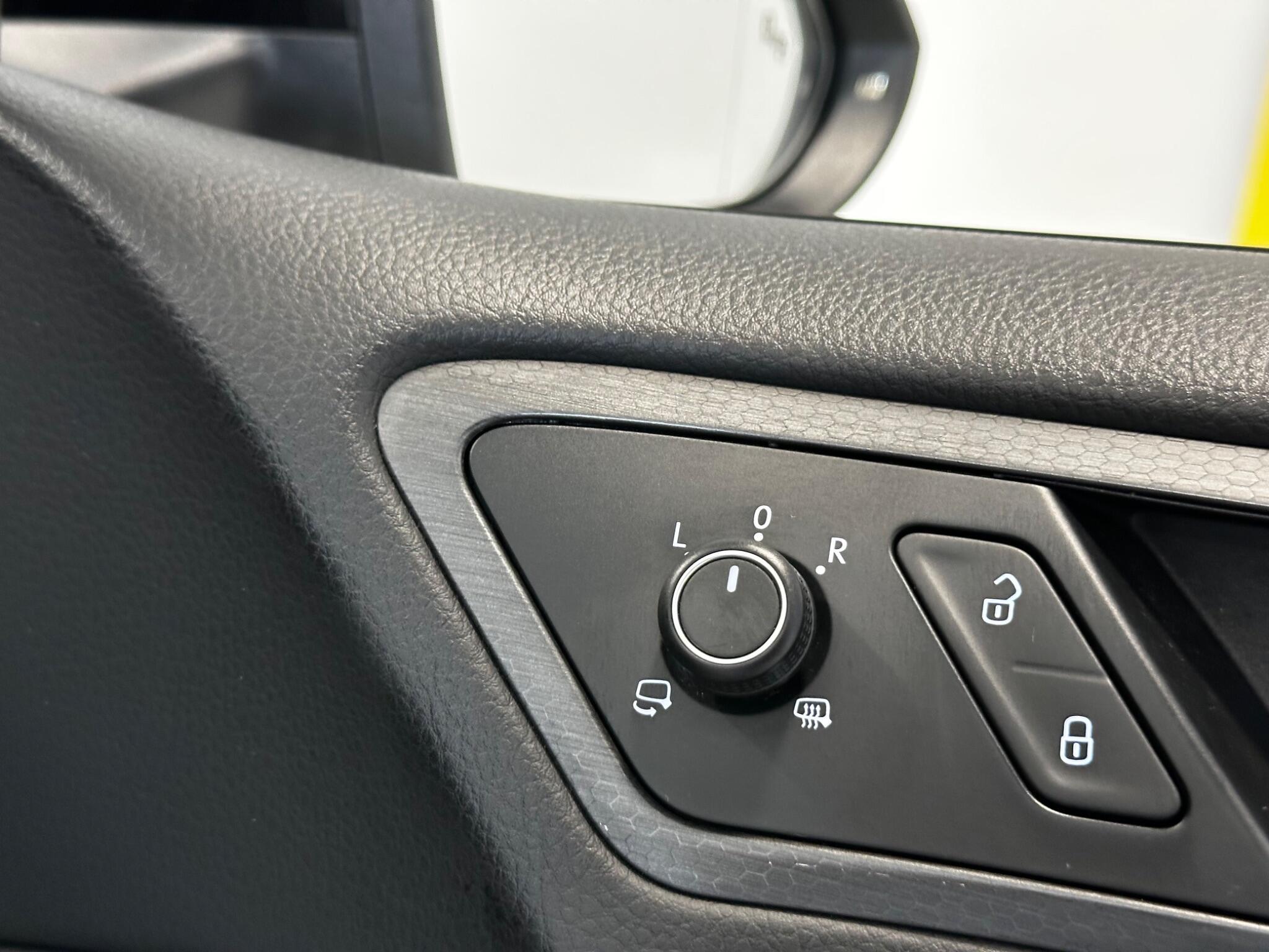 Volkswagen Golf - Image 13
