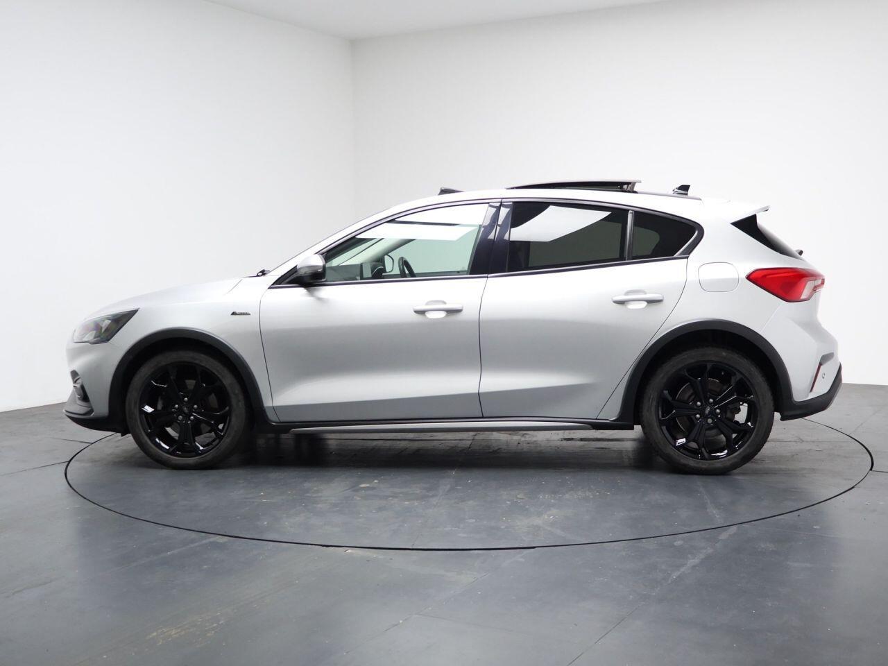 Ford Focus - Image 8